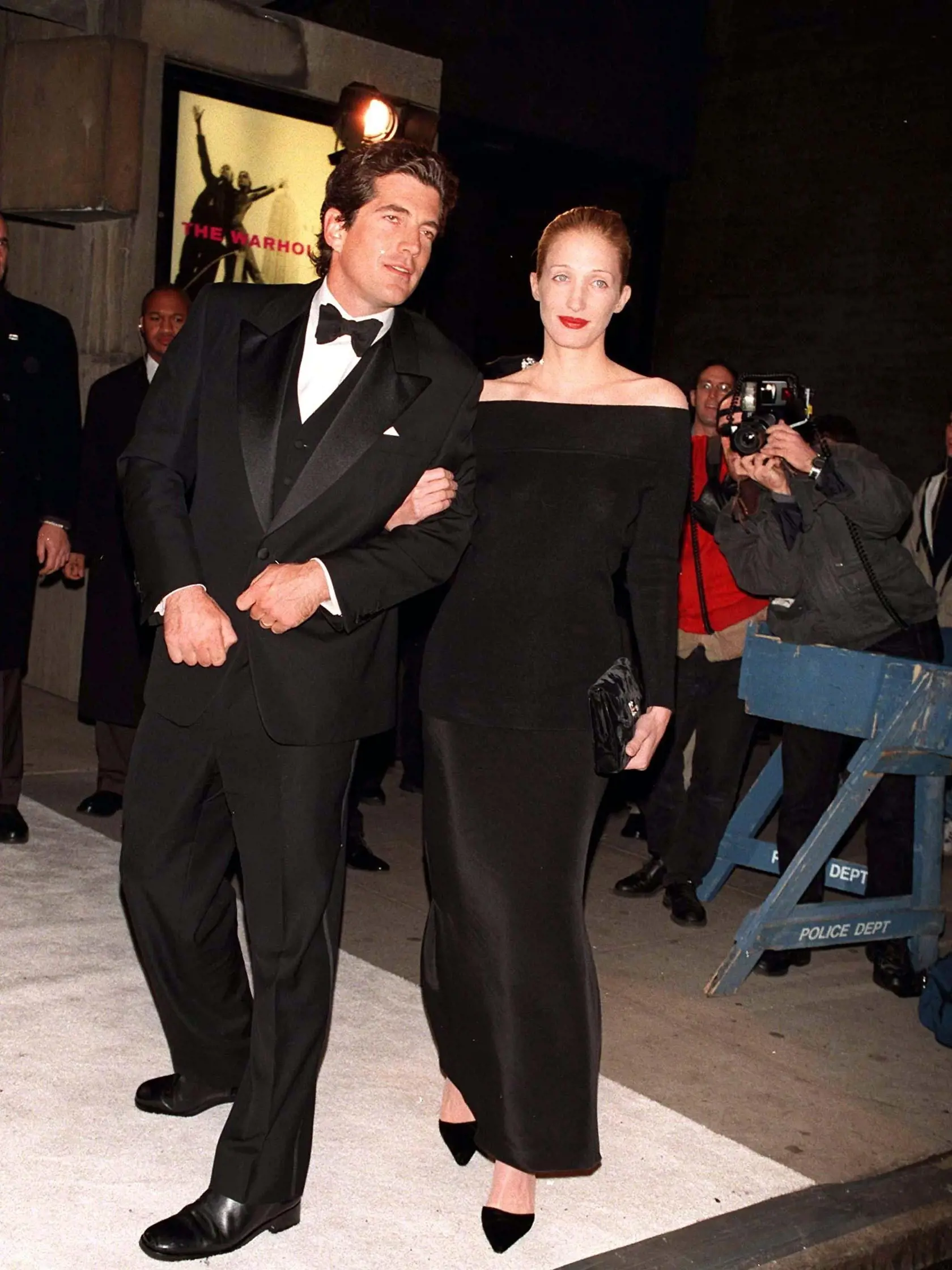 Čo sa týka obliekania, veľkým vzorom Romany Tabák je Carolyn Bessette - tragicky zosnulá manželka Johna F. Kennedyho Jr., ktorá sa považovala za módnu ikonu. Tvorba Carolyn Bessette bola nadčasová. Nosila jednoduché a elegantné kúsky, kombináciu čiernej a béžovej, čo sú klasiky, ktoré žijú dodnes,“ povedala Tabák.