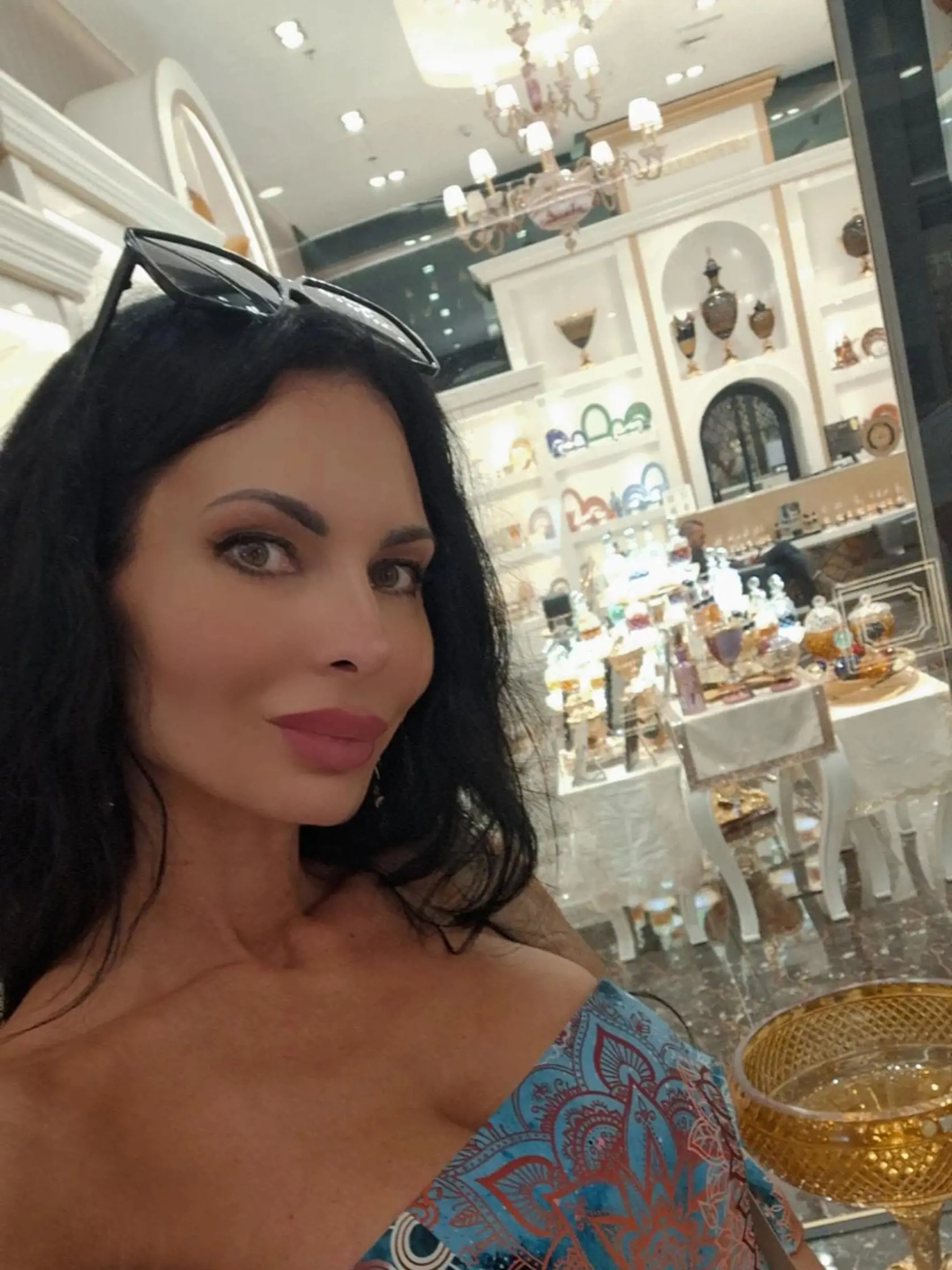 Sexi mamina Mirka Jakubisová sa pochválila fotkami z exotického Dubaja, kde odletela spolu so synom Markusom (3), dvomi dcérami z predchádzajúceho vzťahu, a spoločnosť im robil aj predseda parlamentu Kollár.