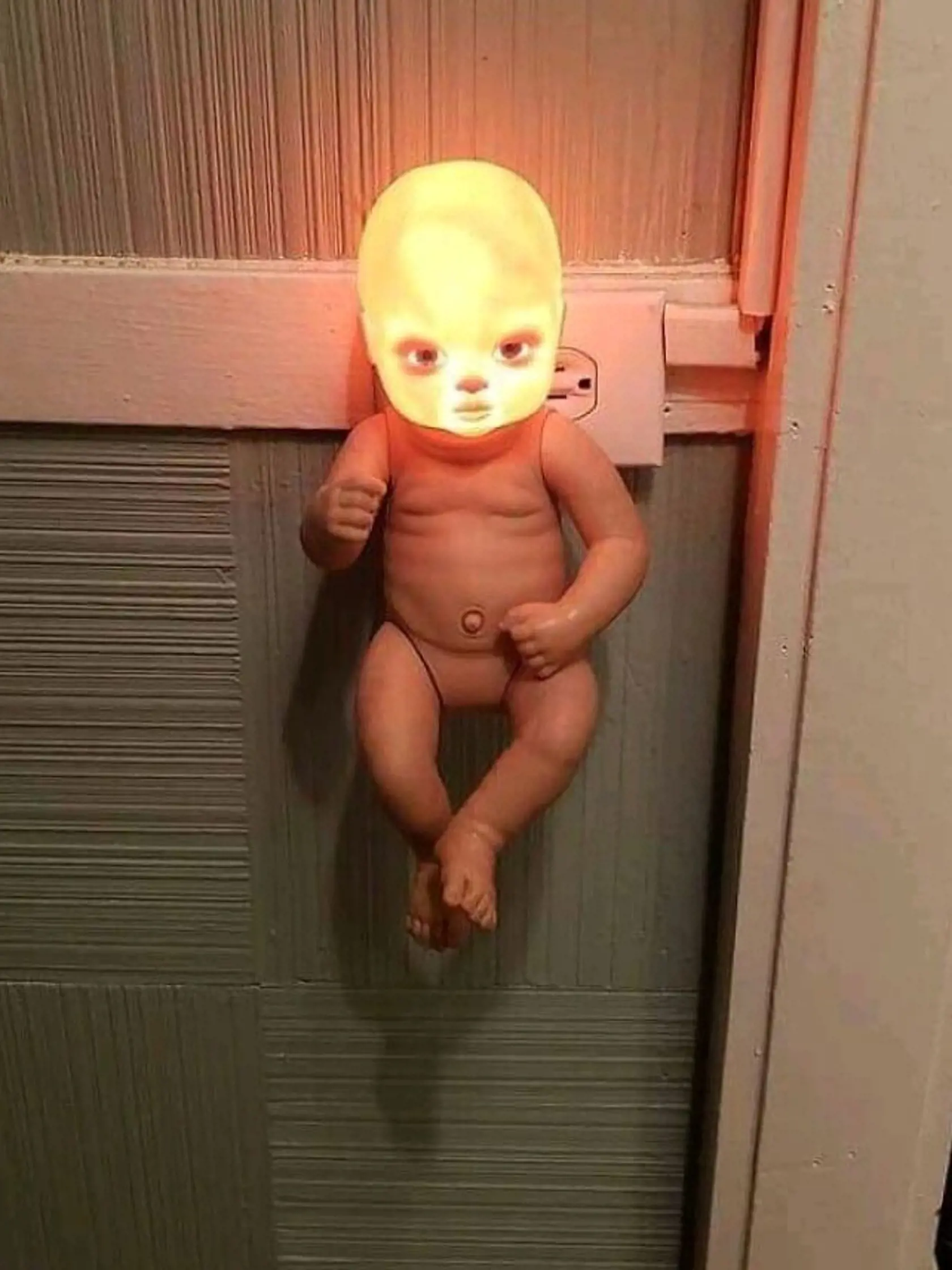 Nočná lampa, ktorej sa po... od strachu.