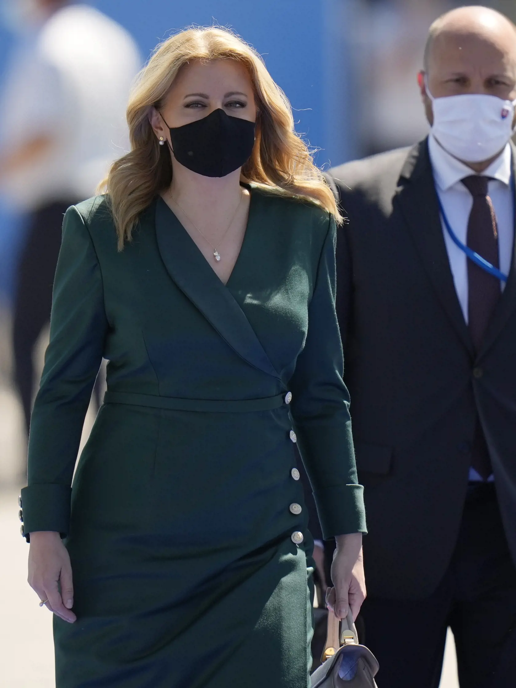 WA 26 Brusel - Slovenská prezidentka Zuzana Čaputová prichádza na summit NATO v Bruseli v pondelok 14. júna 2021. FOTO TASR/AP

Slovakia's President Zuzana Caputova, center, arrives for a NATO summit at NATO headquarters in Brussels, Monday, June 14, 2021. U.S. President Joe Biden is taking part in his first NATO summit, where the 30-nation alliance hopes to reaffirm its unity and discuss increasingly tense relations with China and Russia, as the organization pulls its troops out after 18 years 