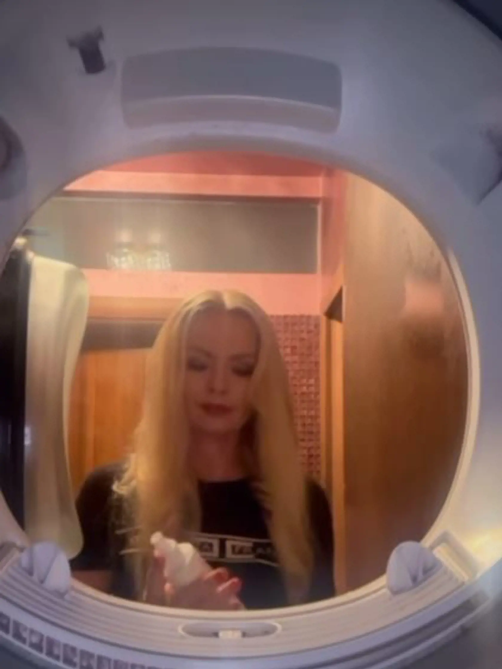 Bývanie Marianny Ďurianovej. Kúpeľňa.