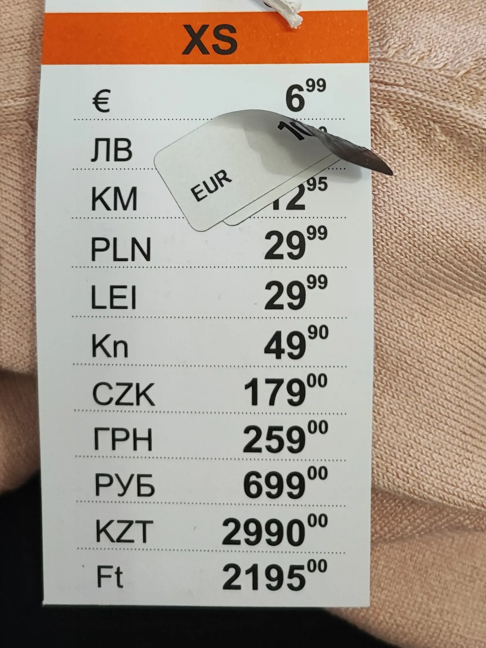 Pôvodná cena pulóvrika: 6,99 eur