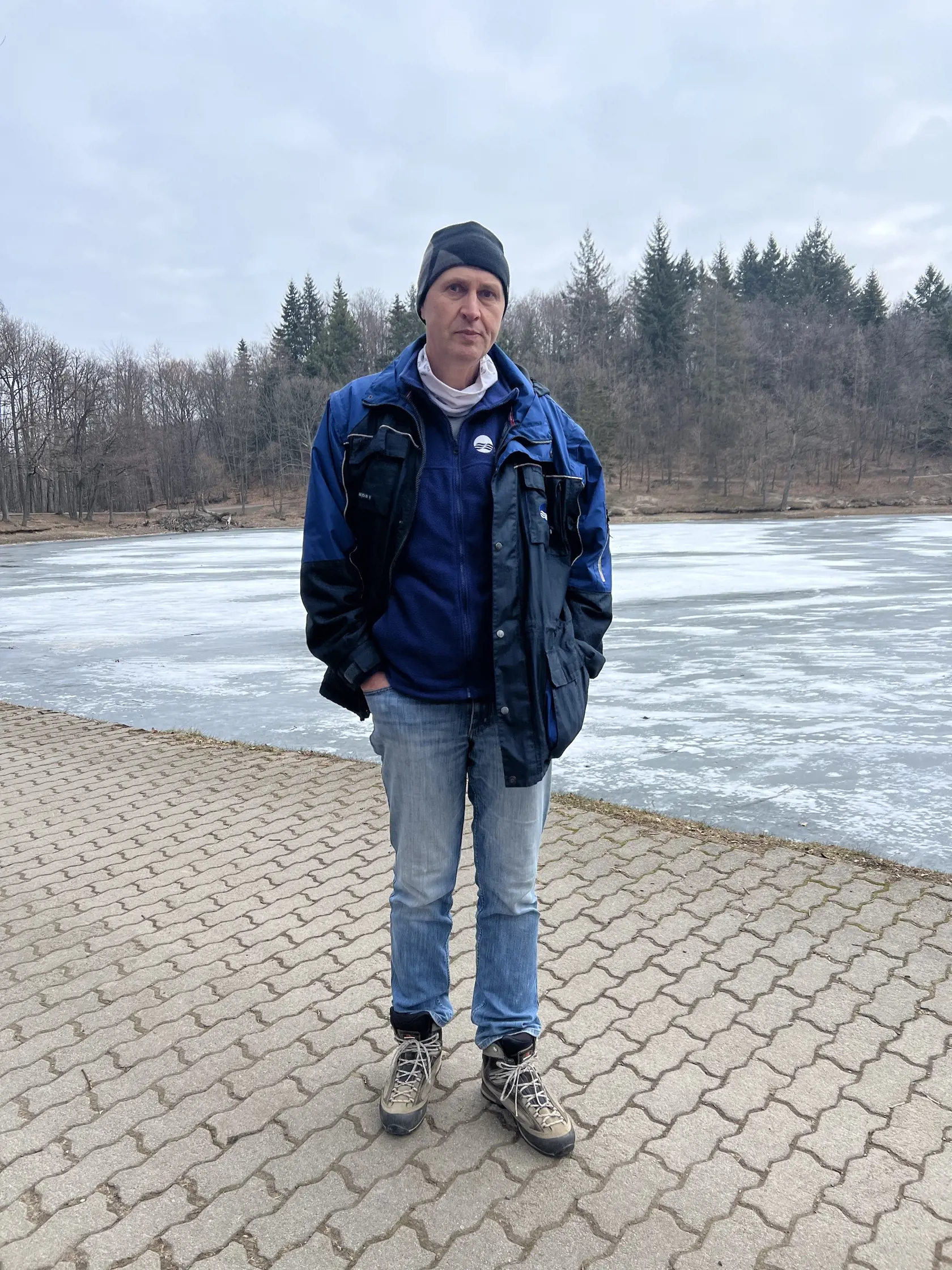„Zaznamenali sme miesta, kde bobor podhrabáva brehy až po chodníky, po ktorých chodia ľudia. V letnej sezóne je Počúvadlo obľúbenou lokalitou a hrozilo, že okoloidúci by mohli zapadnúť do dier hlbokých až jeden meter,“ vysvetlil Václav Koleda zo Slovenského vodohospodárskeho podniku.
