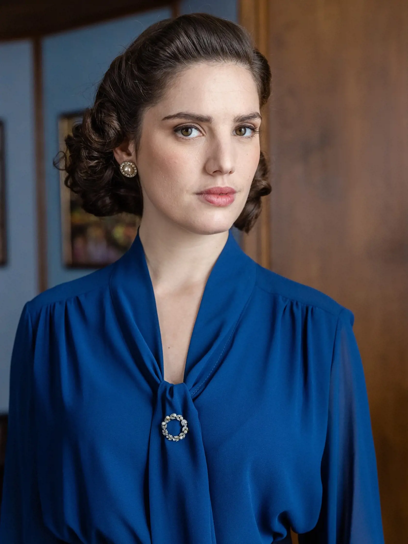 Sarah Arató ako Šarlota v seriáli Dunaj, k vašim službám.