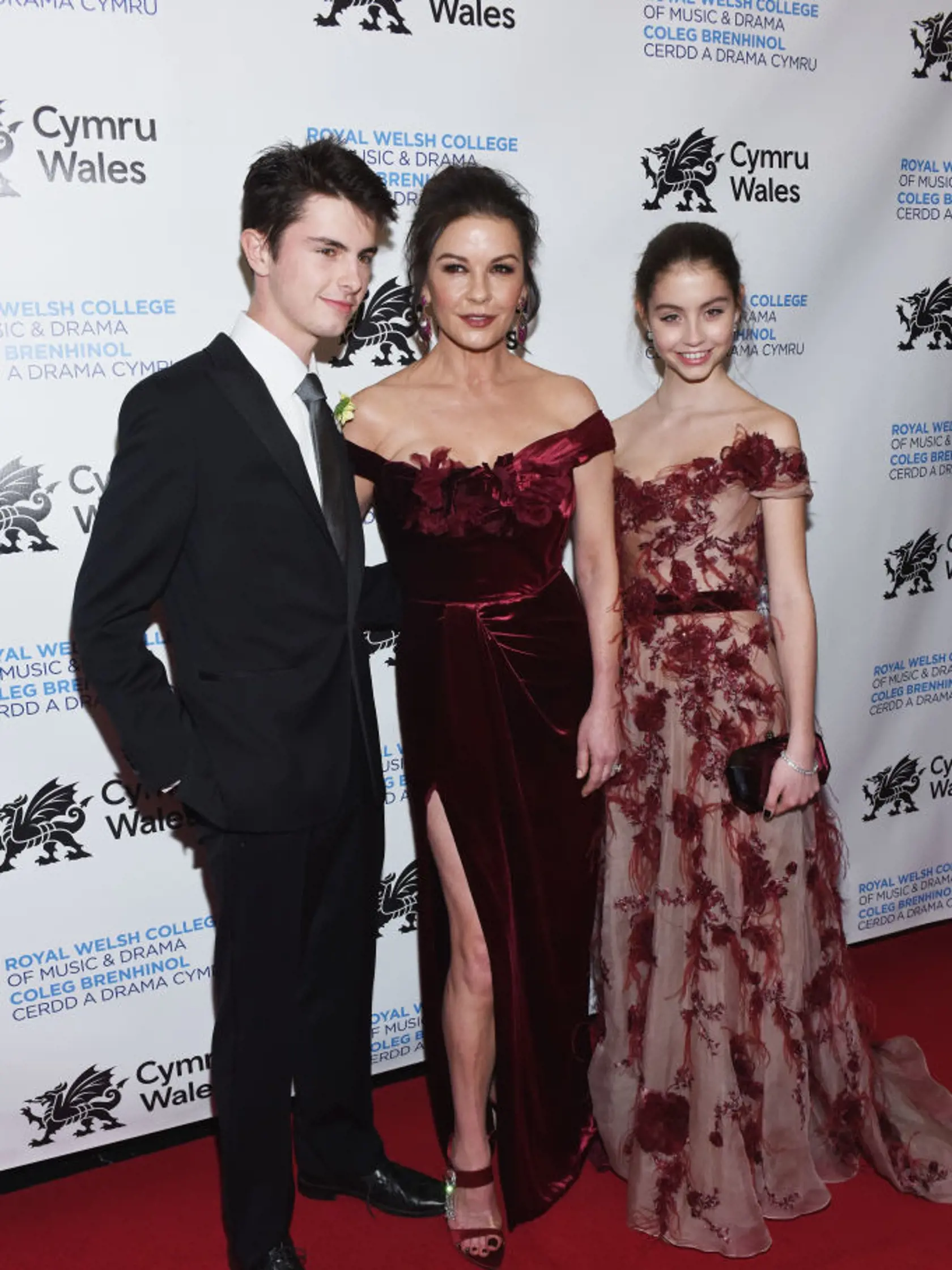 Catherine Zeta-Jones s dcérou Carys a synom Dylanom.