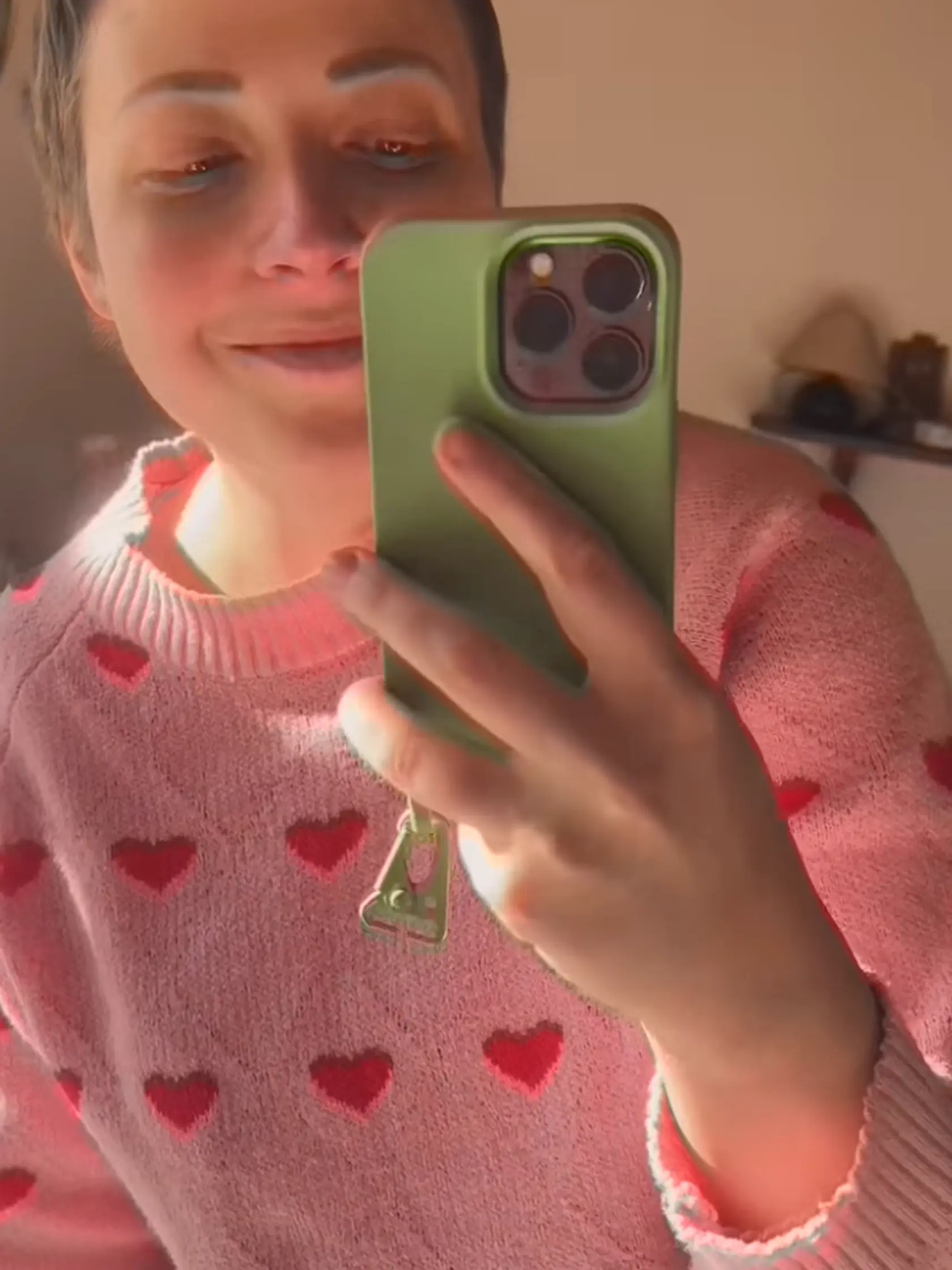 Anička ešte 24. marca zverejnila na Instagrame video v ružovom svetríku.