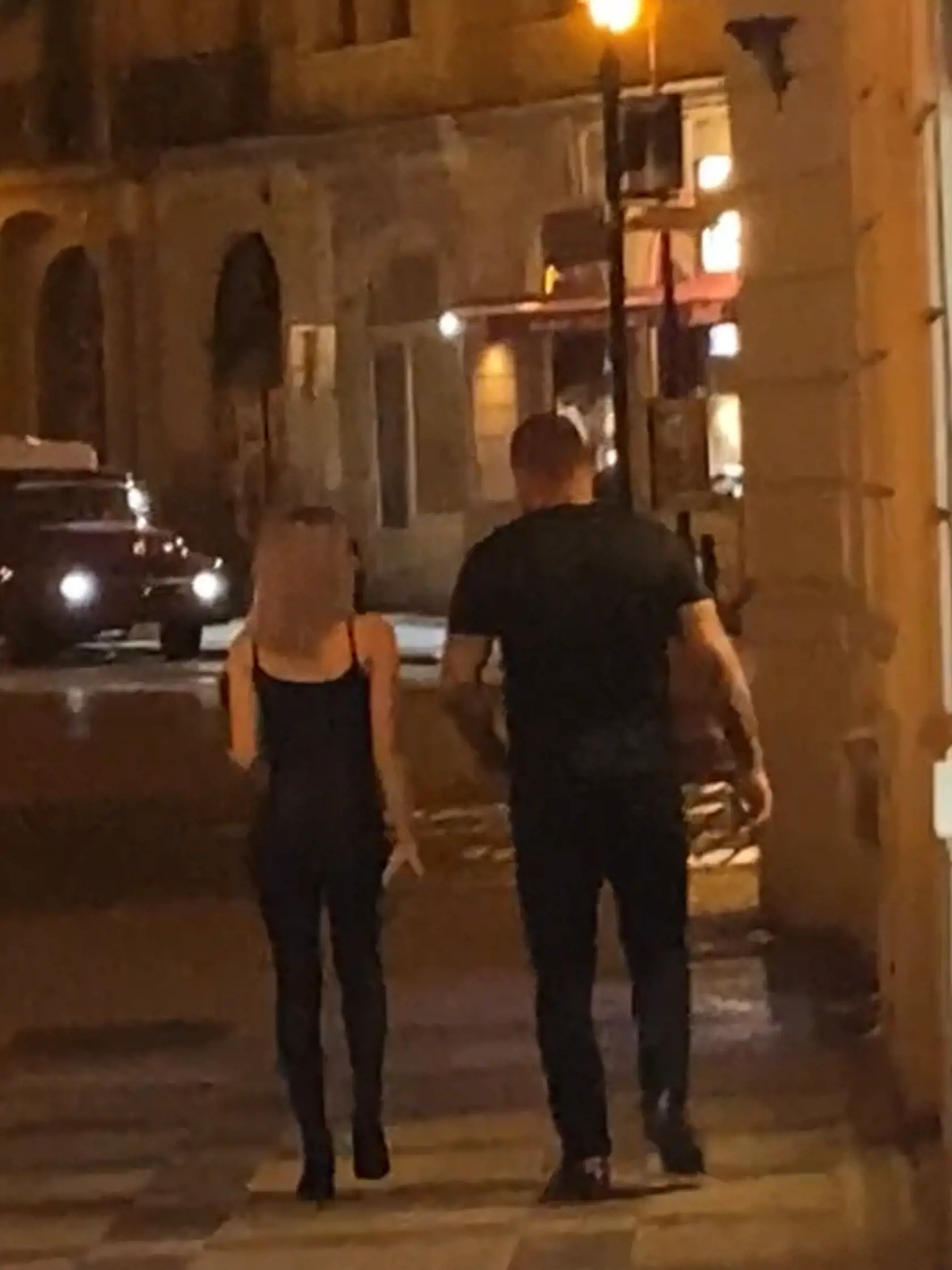 Na tomto videu bol Karlos pristihnutý priamo s exmilenkou Rikou Fane.