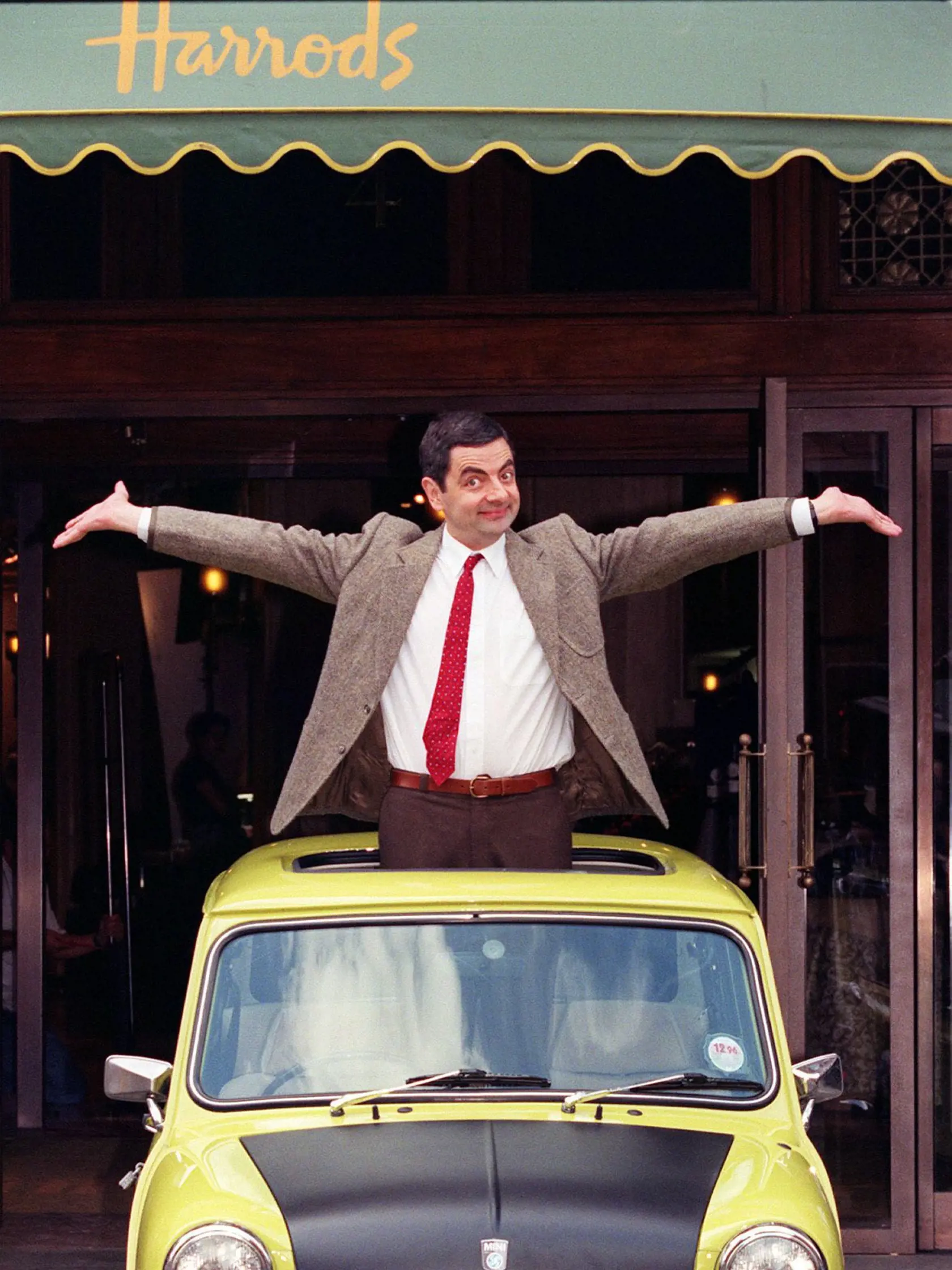 Rowan Atkinson takto oslavoval už 25 rokov od uvedenia sitkomu Mr. Bean.