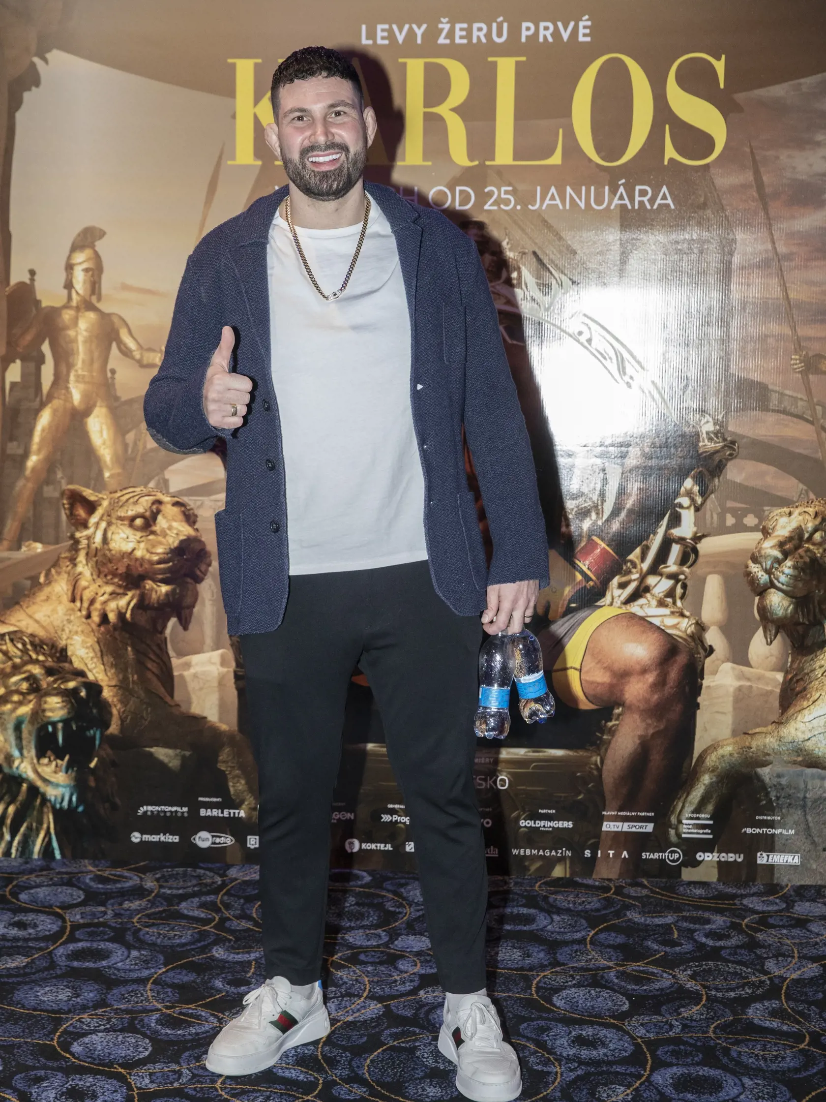 Na snímke je slavnostná premiéra dokumentárneho filmu Karlos. Na fotke je bojovník MMA Attila Végh.
