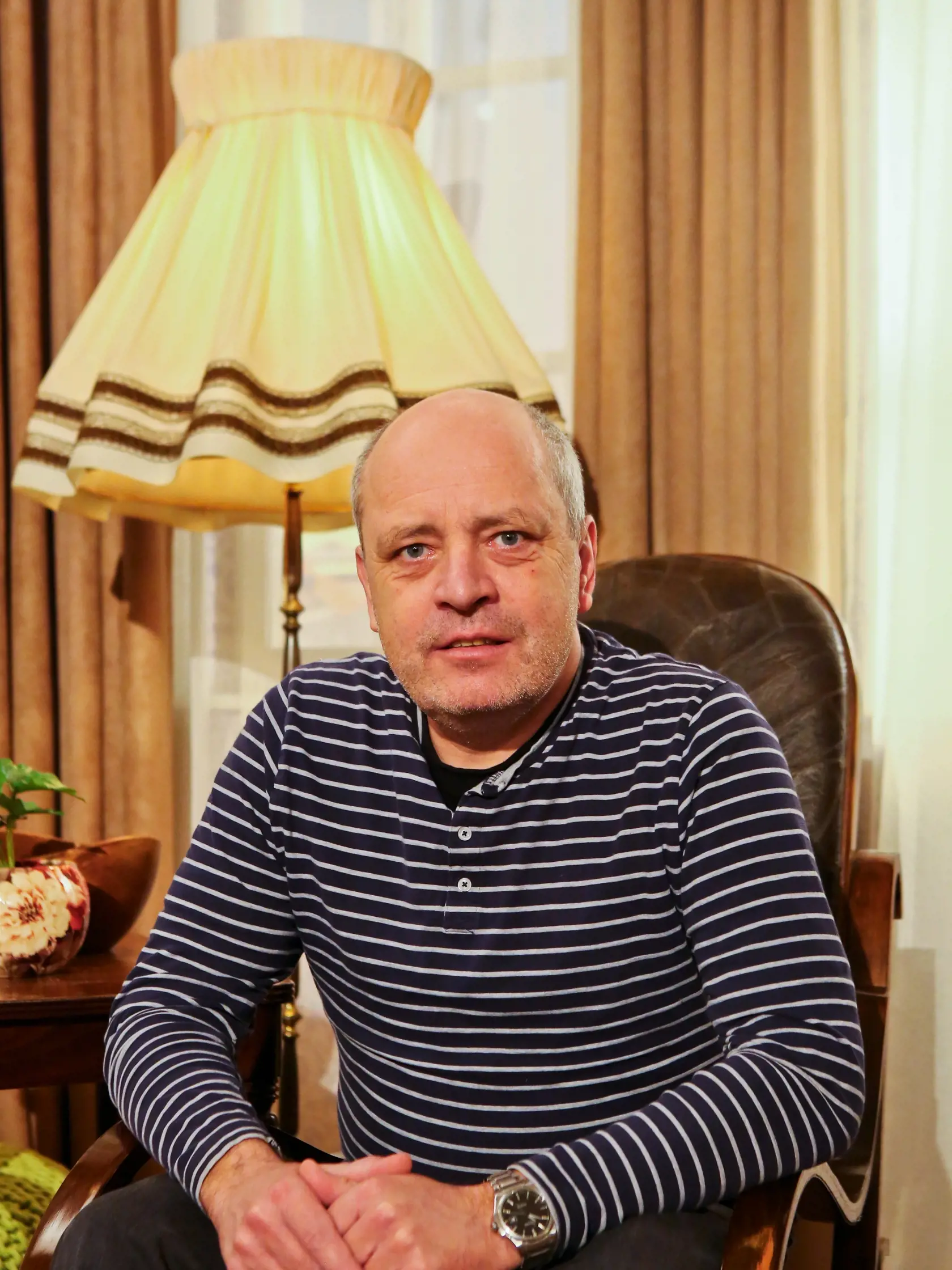 Na snimke herec noveho serialu TV JOJ s nazvom Dovidenia, stara mama!, Matej Landl.