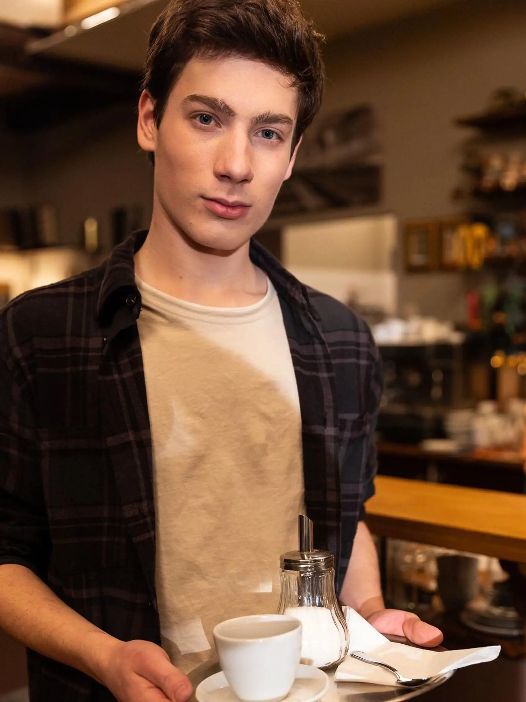 Syn herca Mateja Landla Matej Landl ml. hrá v seriáli Mama na prenájom