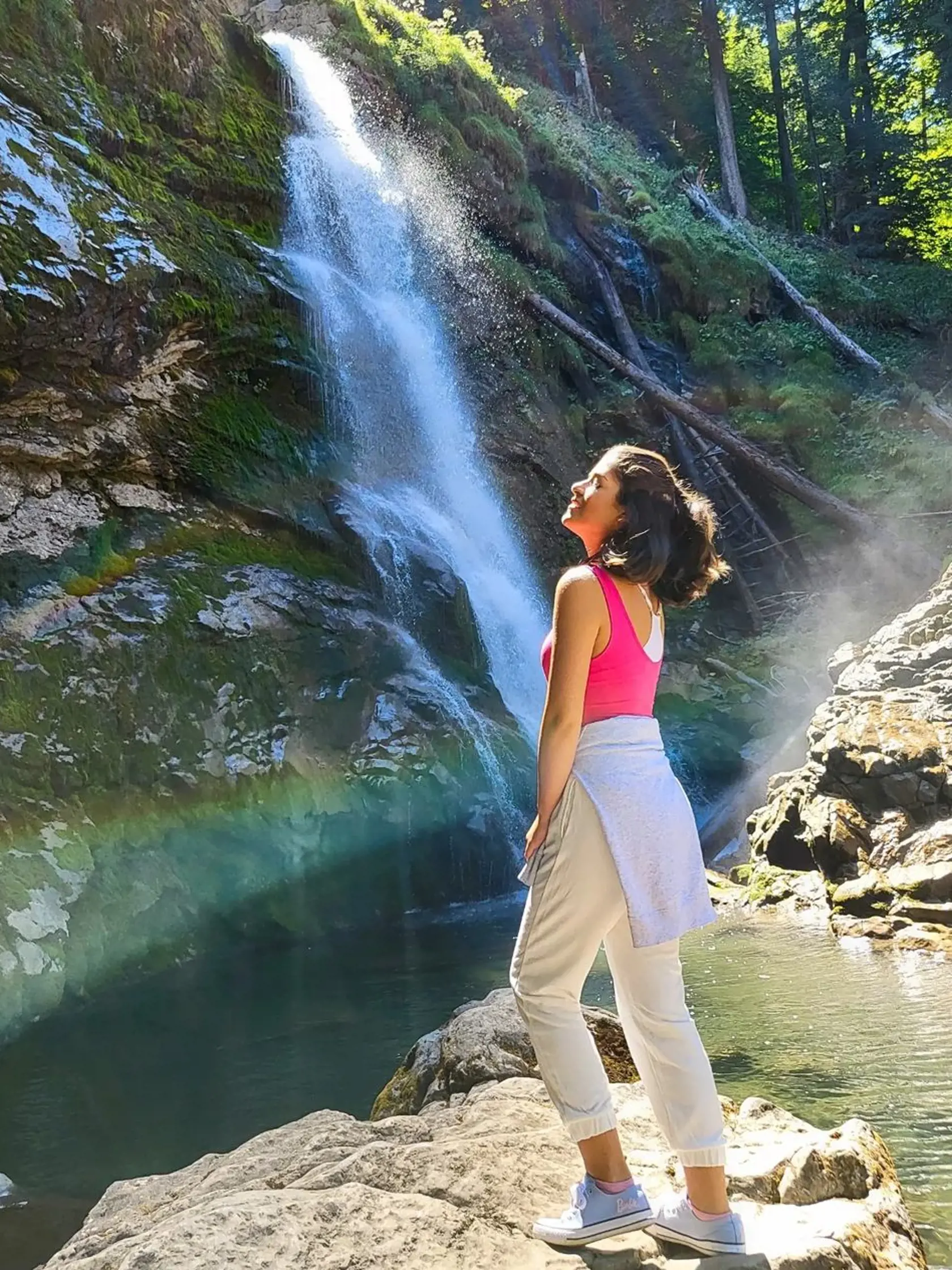 Vanessa Šarközi sa vyfintila na turistiku: nohavice, tenisky a TO tielko! WAU, vyzerá božsky...