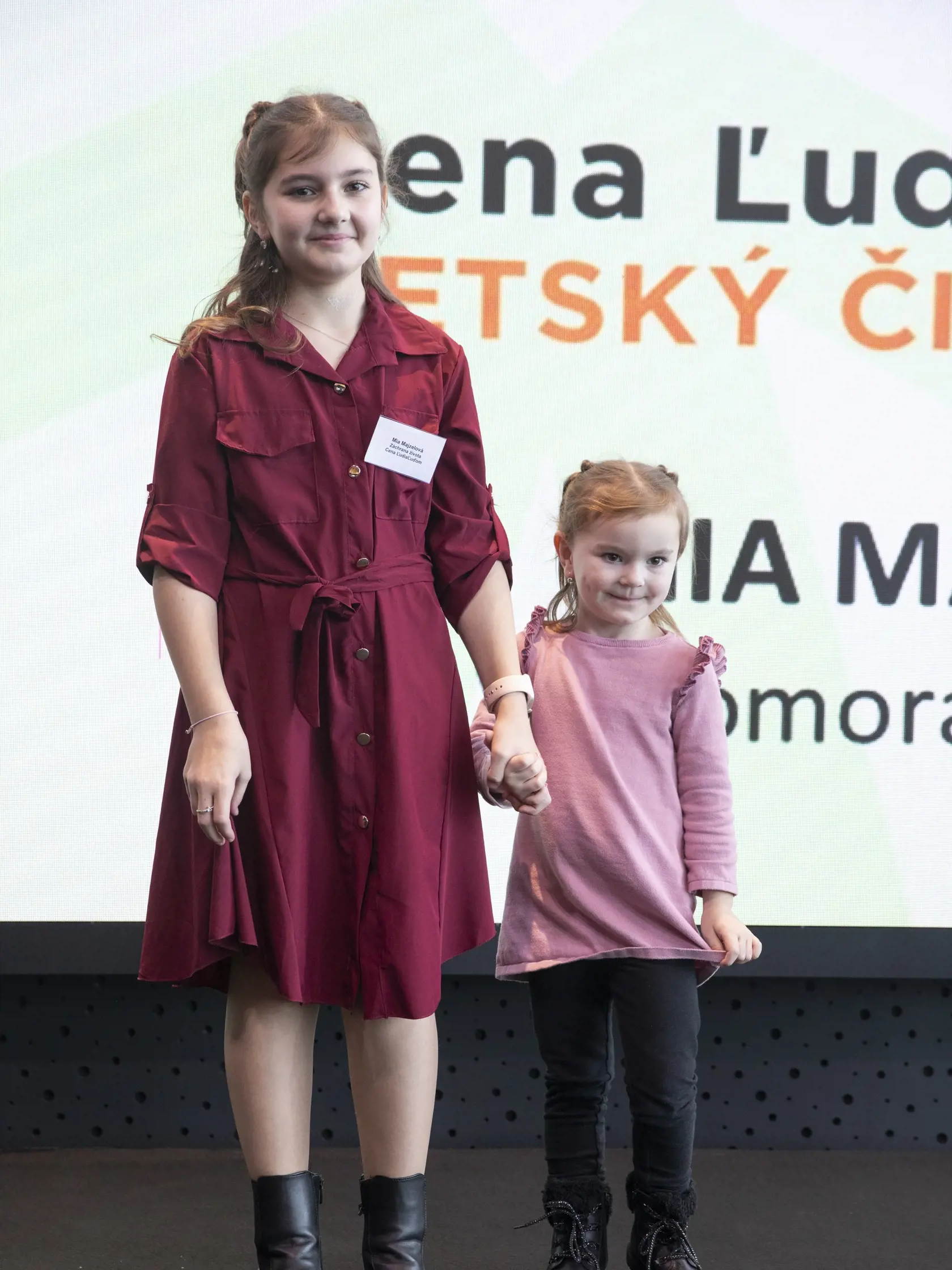 Mia zachránila život svojej trojročnej sestričke, ktorá sa začala topiť v bazéne.