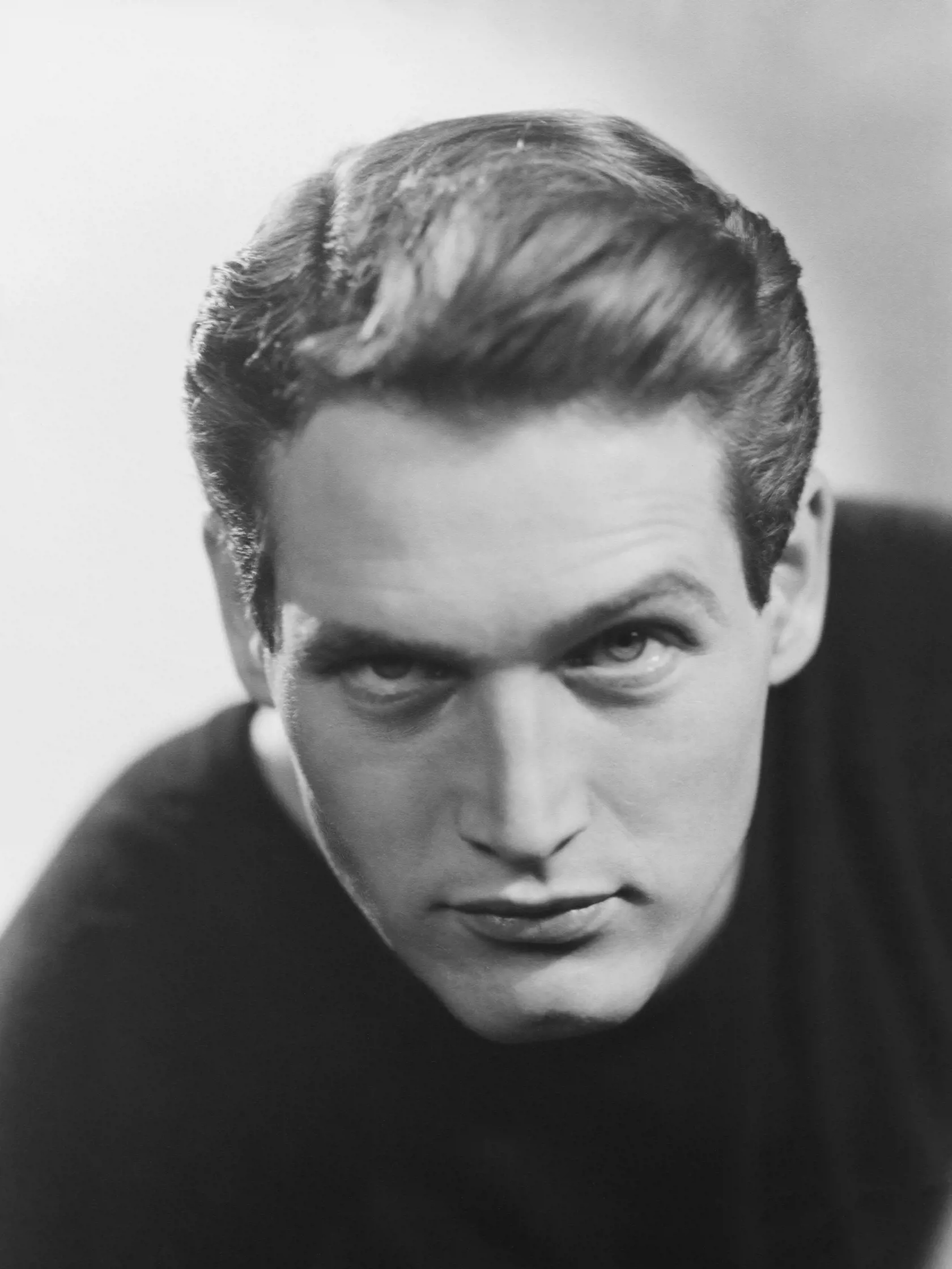 Okrem toho bol aj filantrop. V roku 1982 založil potravinársku spoločnosť Newman’s Own, ktorá dodnes darováva všetky svoje zisky na charitatívne účely. Paul Newman počas svojho života venoval na pomoc iným takmer miliardu dolárov.
