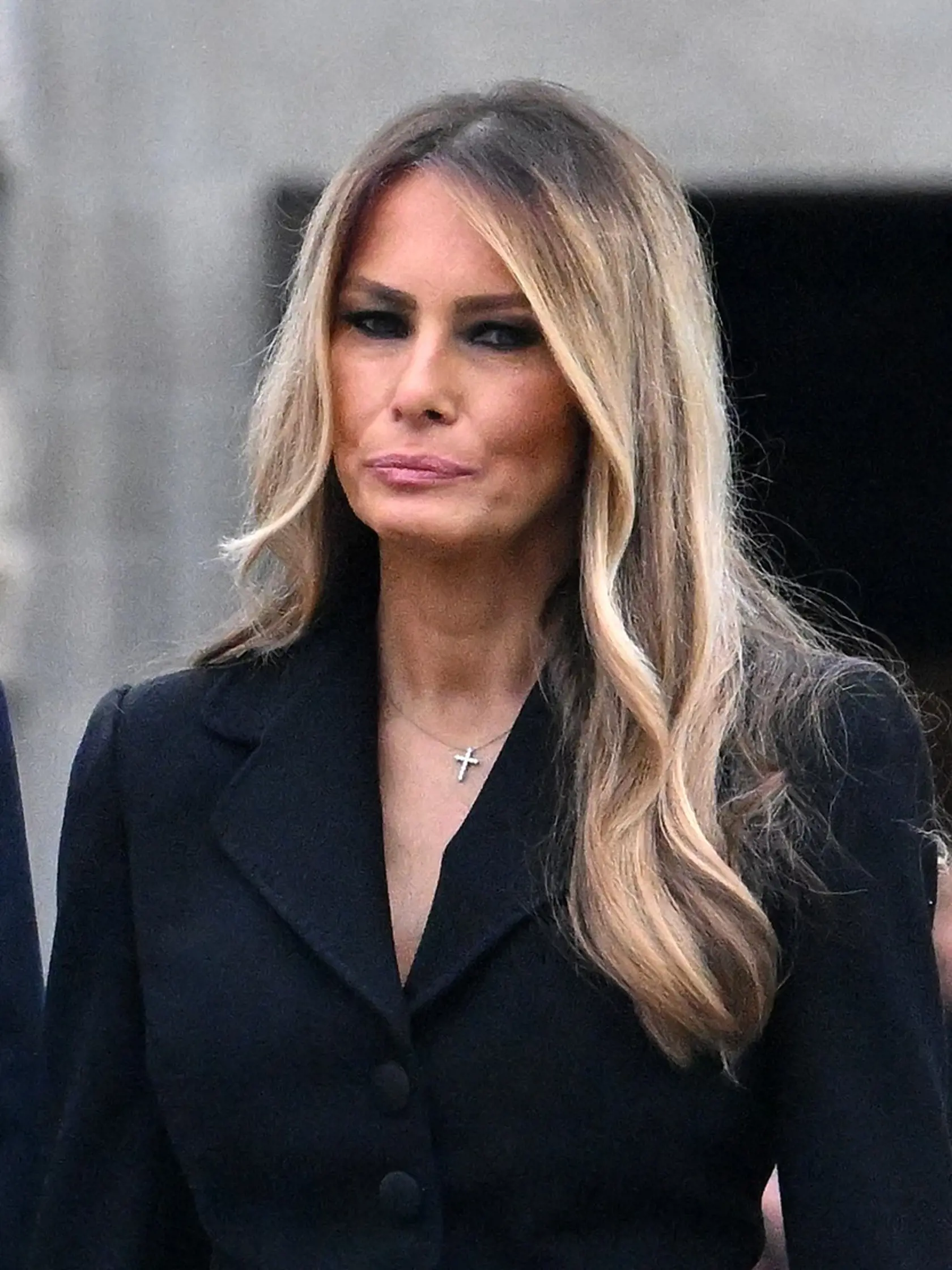 Melania odprevadila svoju milovanú mamu Amajilu Knavs na poslednej rozlúčke.