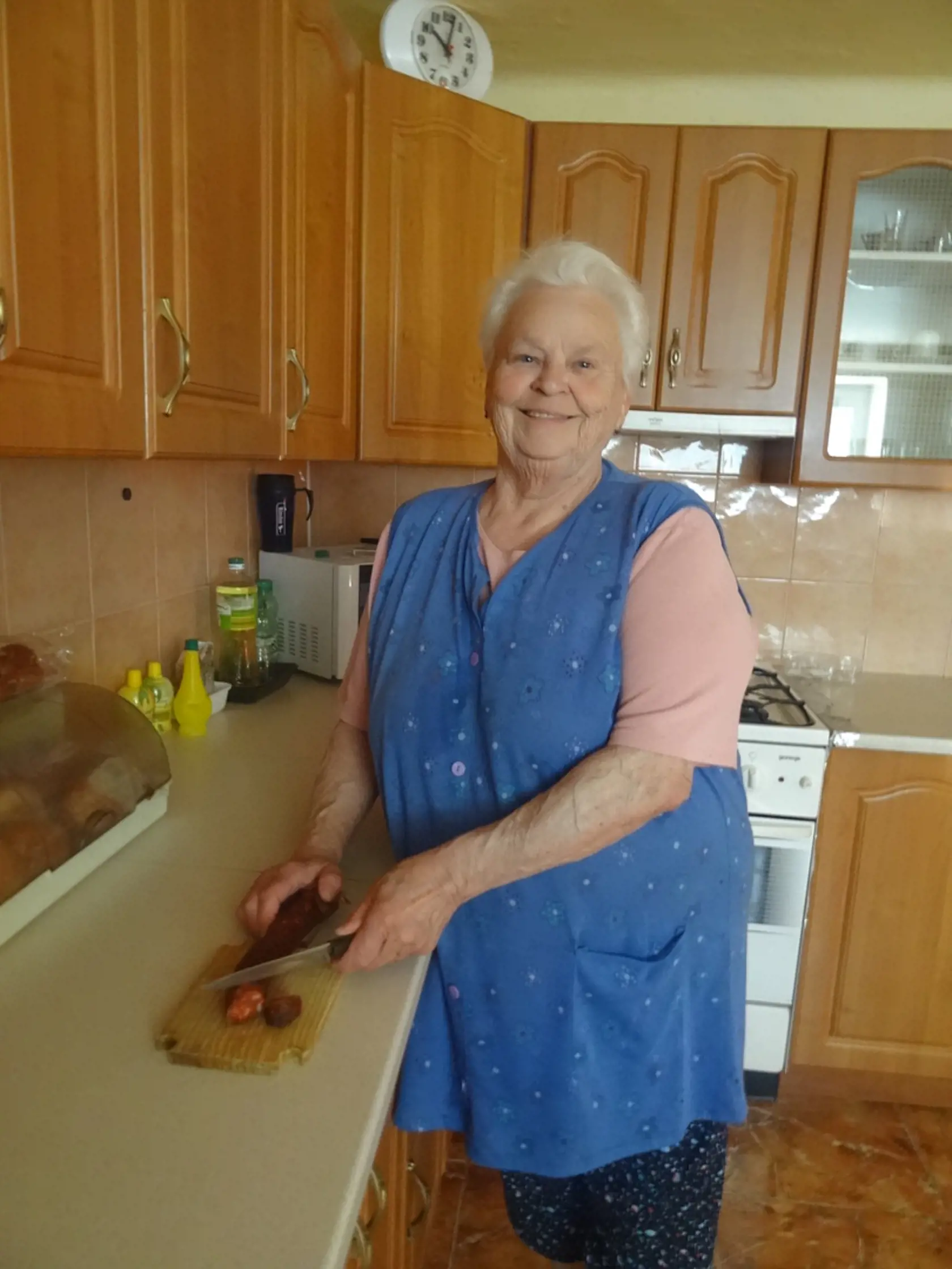 Pani Helena Dobranská (77) z Ťahanoviec sa nemieni v jedle obmedzovať.