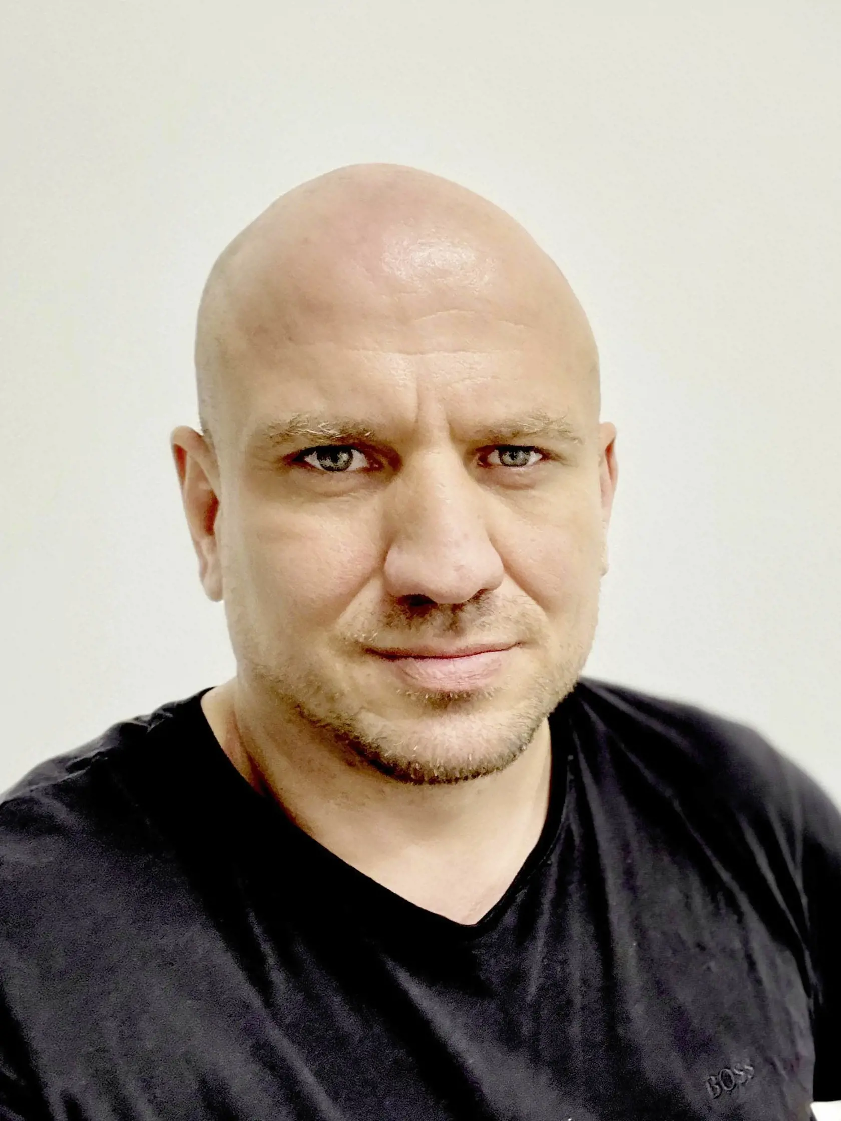 Roman okrem osobného trénerstva, trénuje ženský MMA - kondičný box. 