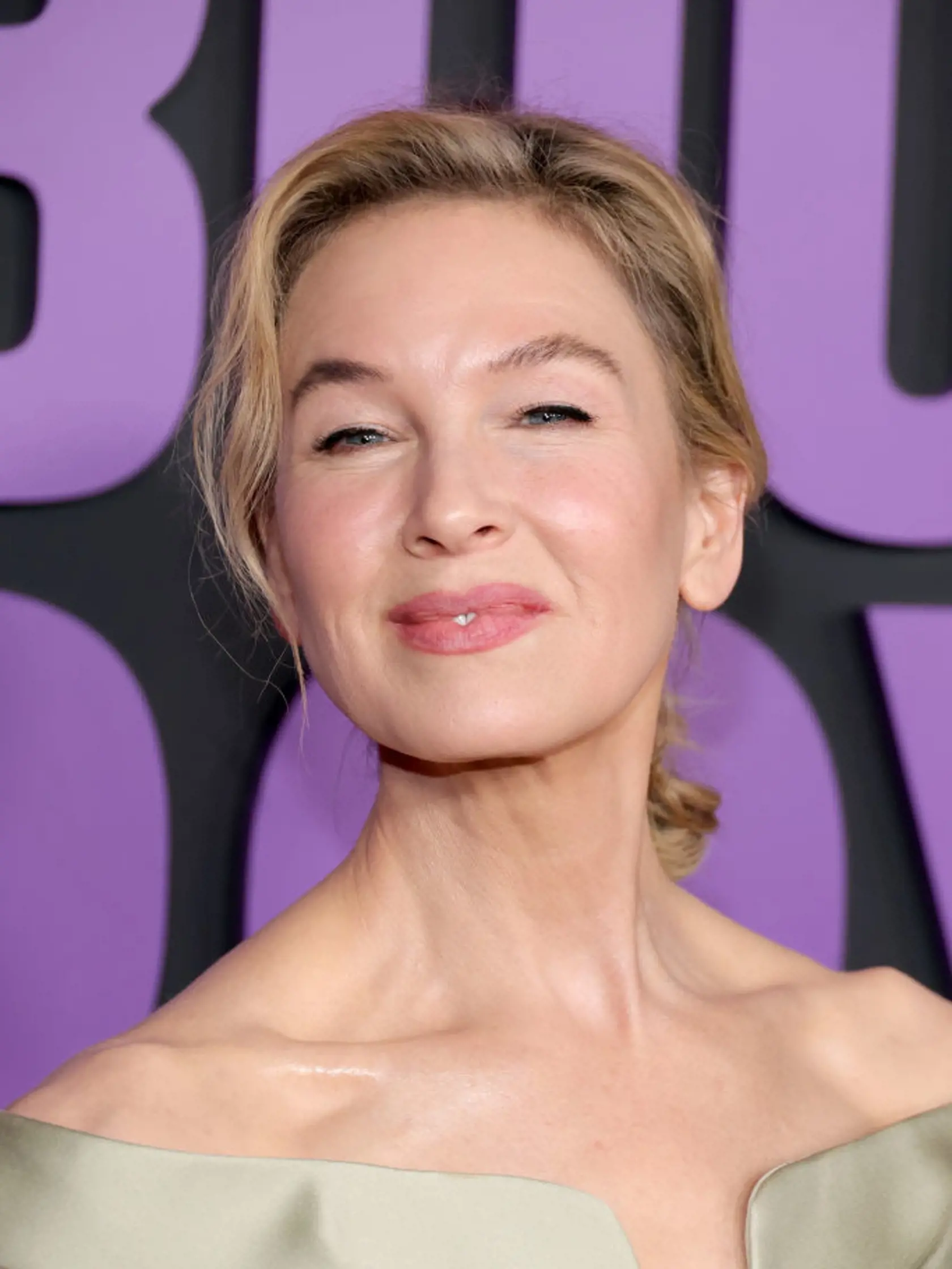 Predstaviteľka Bridget Jones Renné Zellweger čelá špekuláciám, že si dala operovať oči a má botox a výplne. Ona vraví, že vyzerá inak, lebo žite šťastný a plnohodnotnejší život.