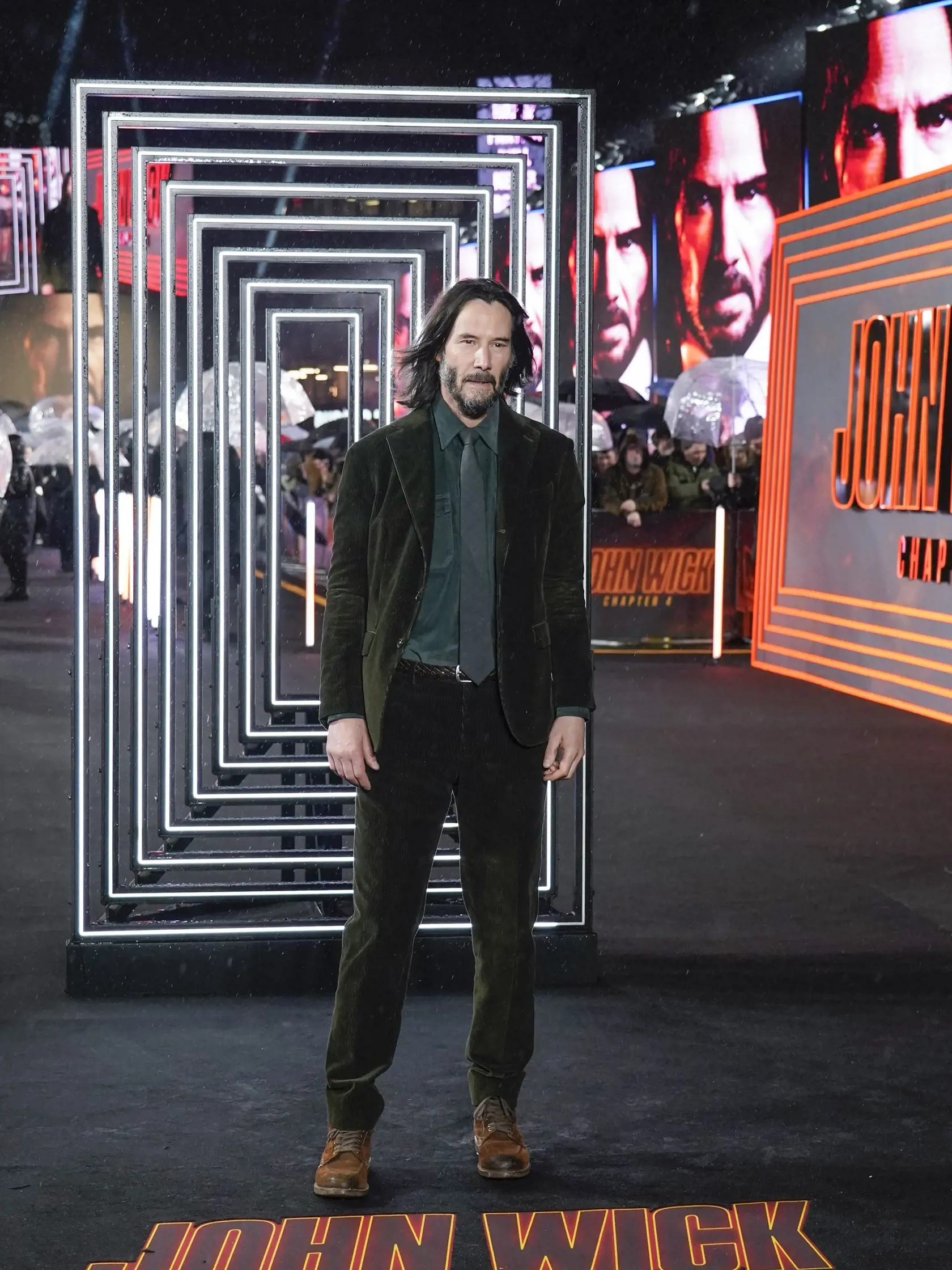EBE 44 Londýn - Na snímke kanadský herec Keanu Reeves pózuje fotografom pred premiérou štvrtej časti akčného filmu John Wick v Londýne 6. marca 2023. FOTO TASR/AP

Keanu Reeves poses for photographers upon arrival at the premiere of the film 'John Wick Chapter 4', Monday, March 6, 2023 in London. (Alberto Pezzali/Invision/AP)