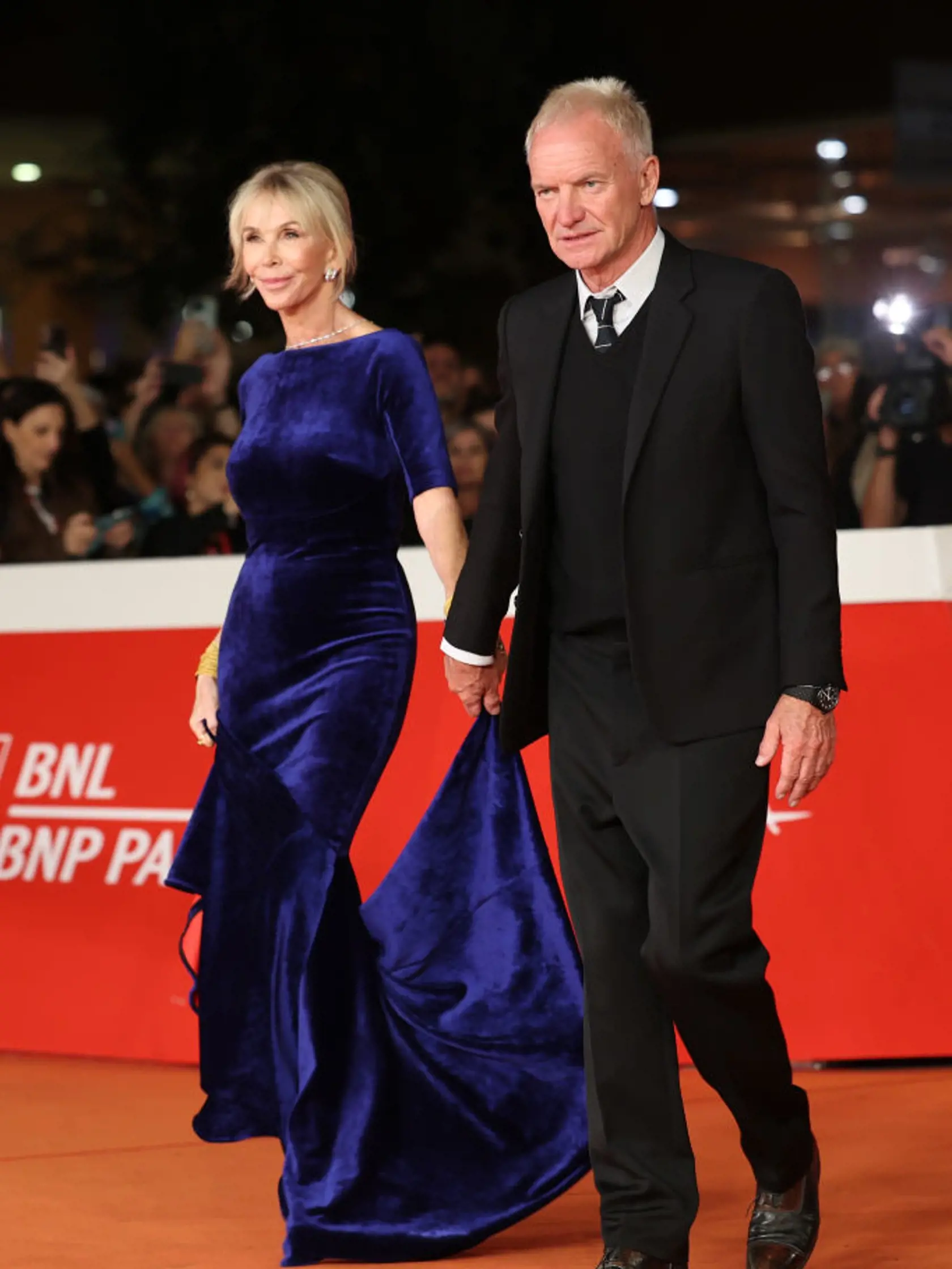 Sting a jeho manželka Trudie Styler vyzerali ako šťastný pár, keď sa v pondelok zúčastnili na premiére filmu Posso Entrare? An Ode To Naples (Óda na Neapol) počas 18. ročníka Rímskeho filmového festivalu.