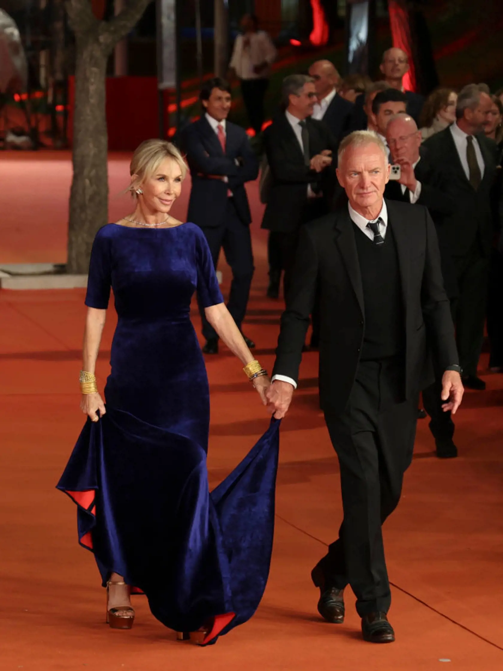 Sting a jeho manželka Trudie Styler vyzerali ako šťastný pár, keď sa v pondelok zúčastnili na premiére filmu Posso Entrare? An Ode To Naples (Óda na Neapol) počas 18. ročníka Rímskeho filmového festivalu.