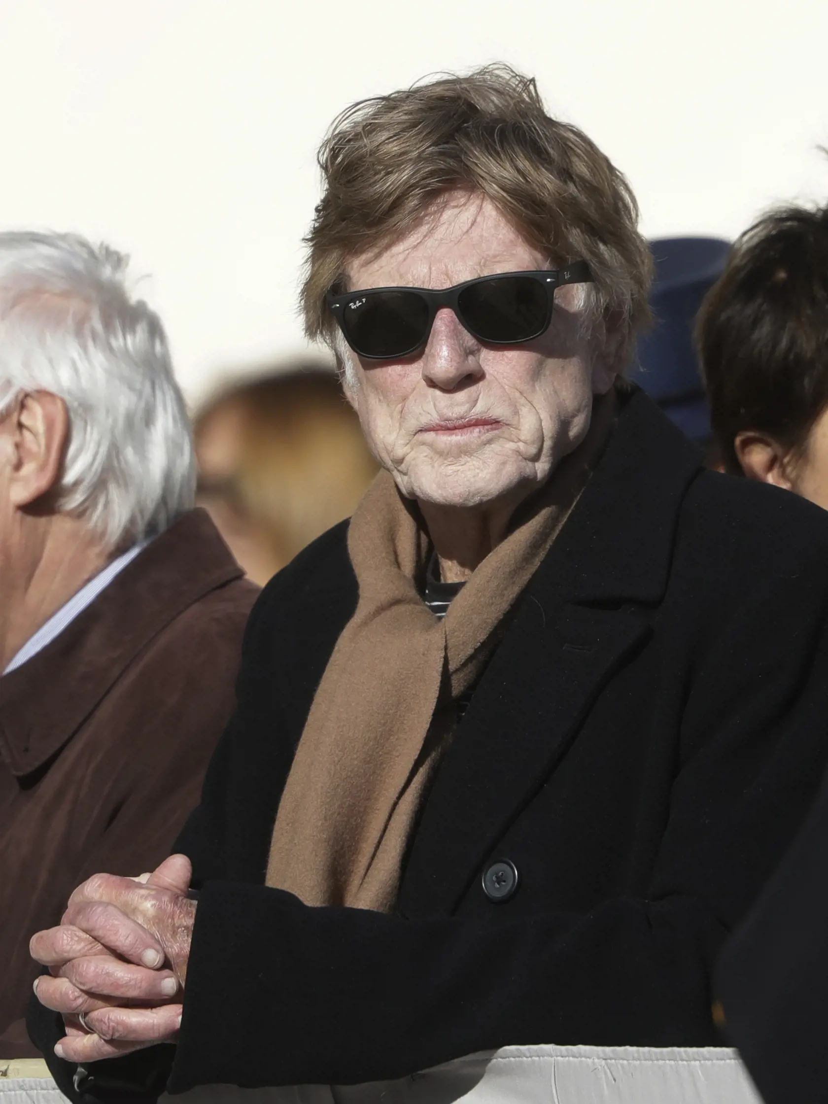 SY 8 Vatikán - Americký herec, režisér a producent Robert Redford čaká na Námestí sv. Petra vo Vatikáne na začiatok pravidelnej audiencie pápeža Františka 4. decembra 2019. FOTO TASR/AP 
American retired actor, director and producer Robert Redford attends Pope Francis weekly general audience, in St. Peter's Square, at the Vatican, Wednesday, Dec. 4, 2019. (AP Photo/Andrew Medichini)
