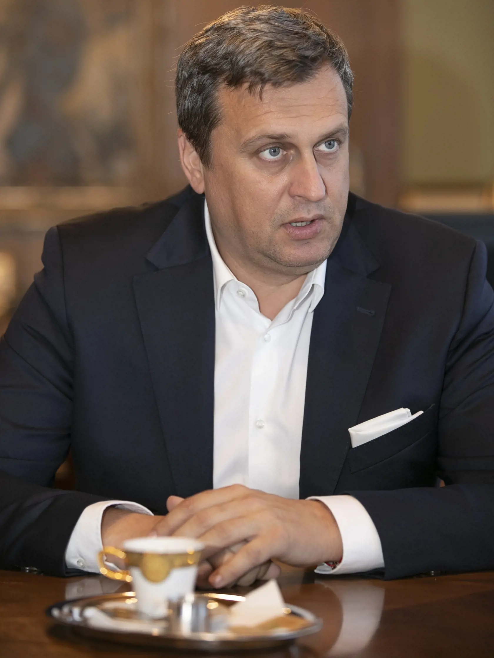 Predseda parlamentu Andrej Danko vo svojej kancelárii počas exkluzívneho rozhovoru pre Plus Jeden Deň.