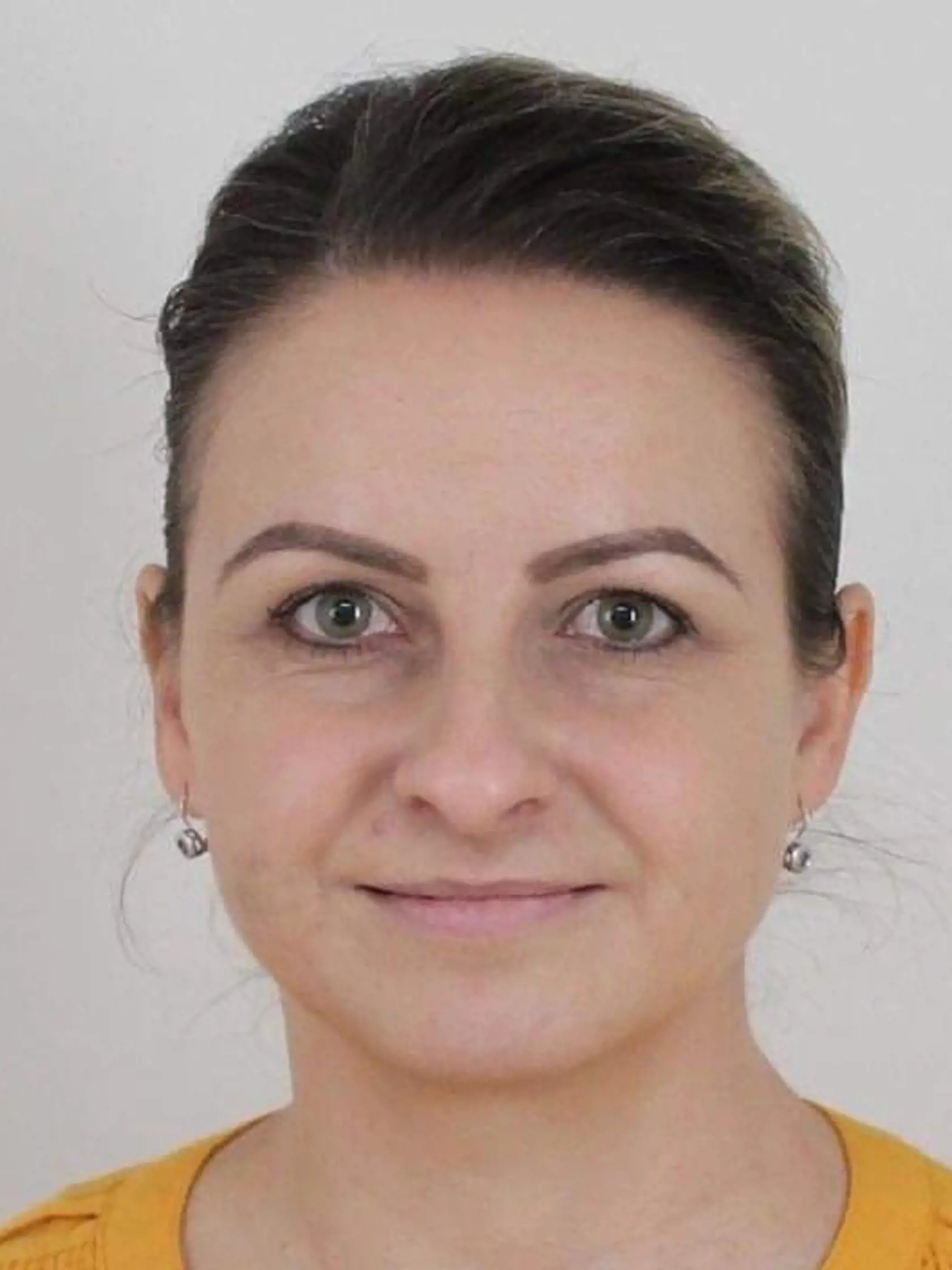 V nedeľu prišiel muž na políciu a nahlásil nezvestnosť svojej partnerky. Polícii sa však jeho argumenty nezdali, a preto prehľadali jeho auto, v ktorom našli stopy po krvavej tragédii.