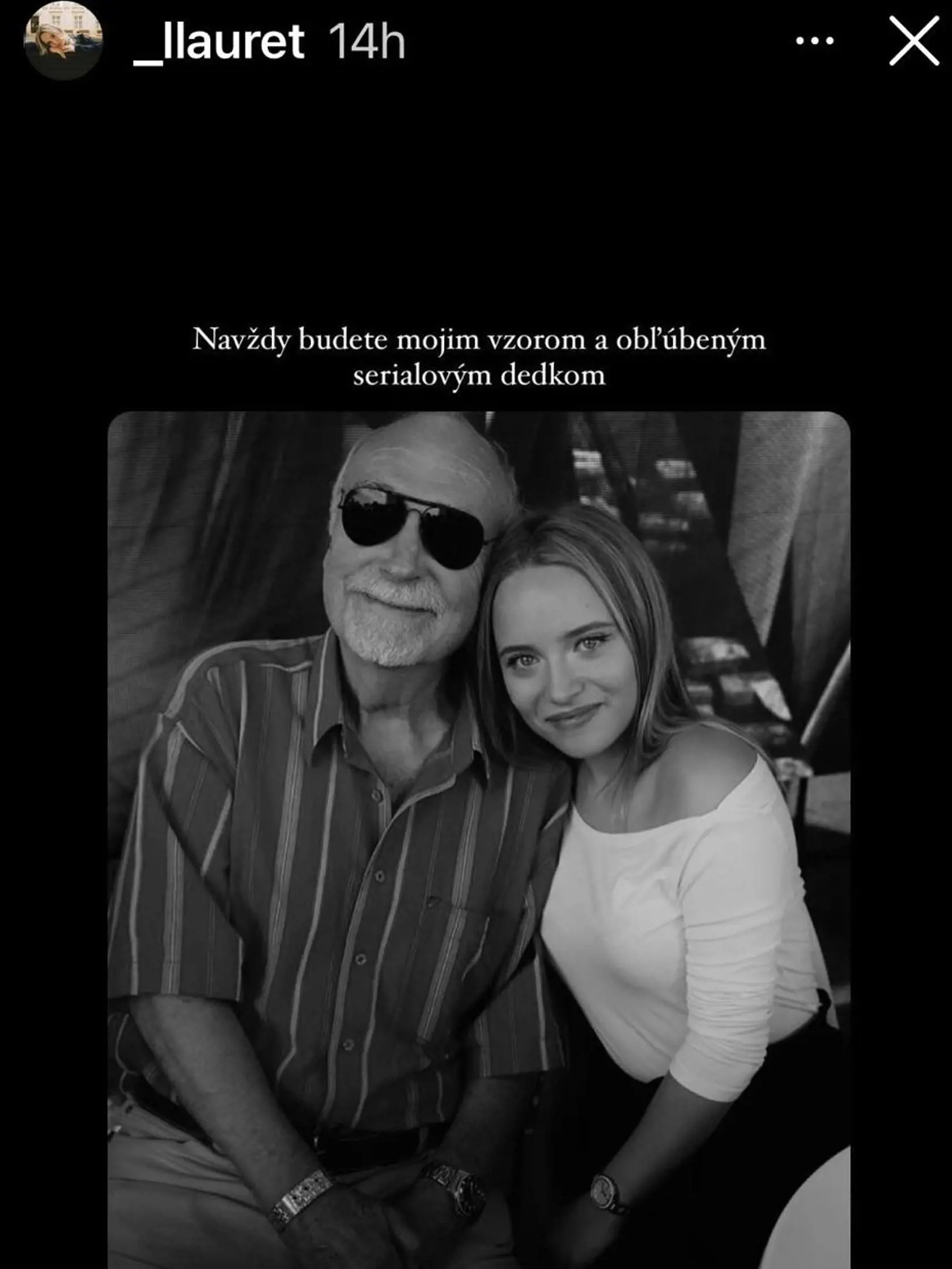 Za hercom smúti aj jeho seriálová vnučka z Búrlivého vína Laura Hritzová.