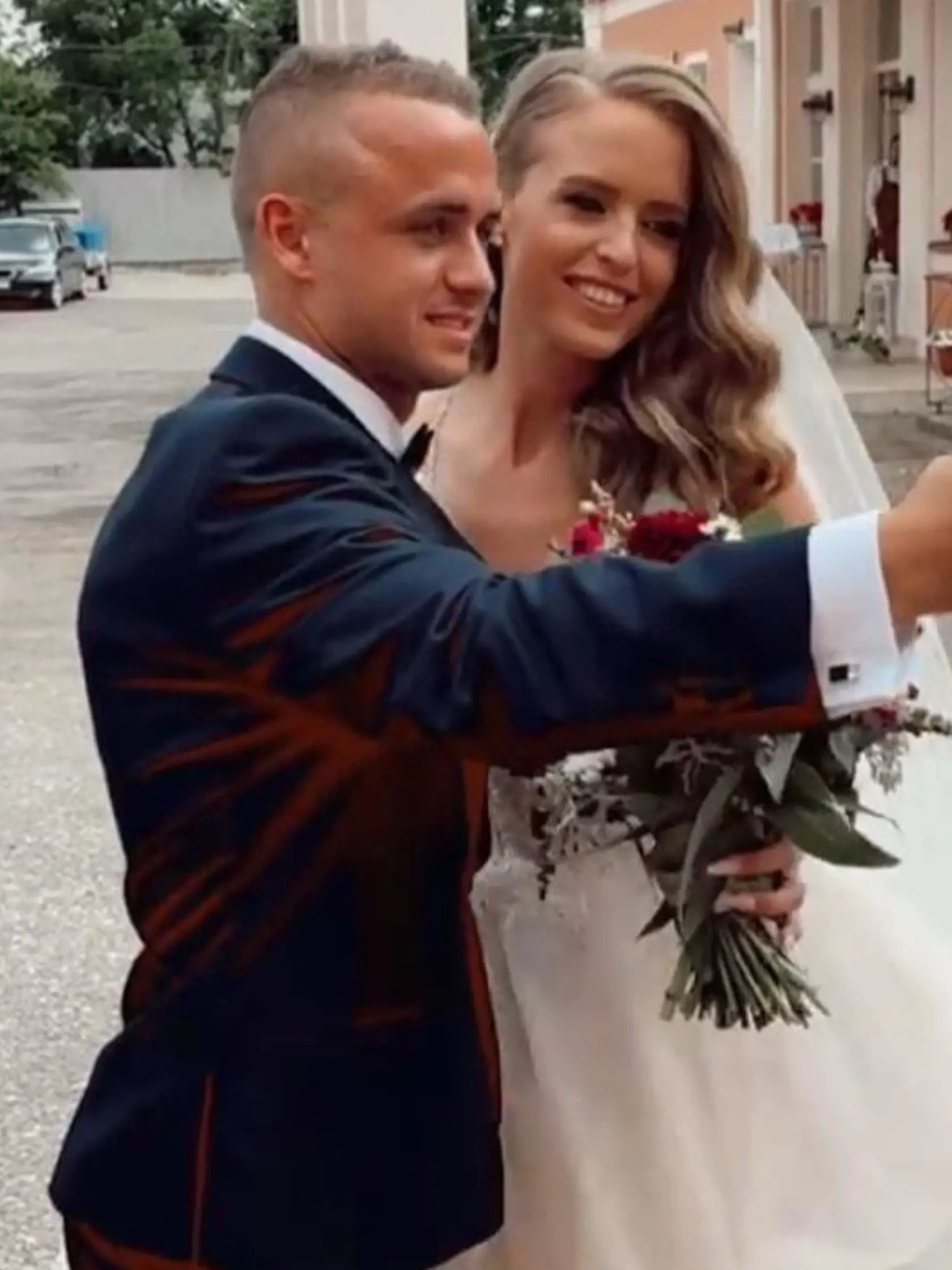 Stanislav Lobotka so sestrou nevestou Andreou, ktorá mala svadbu v lete 2021.
