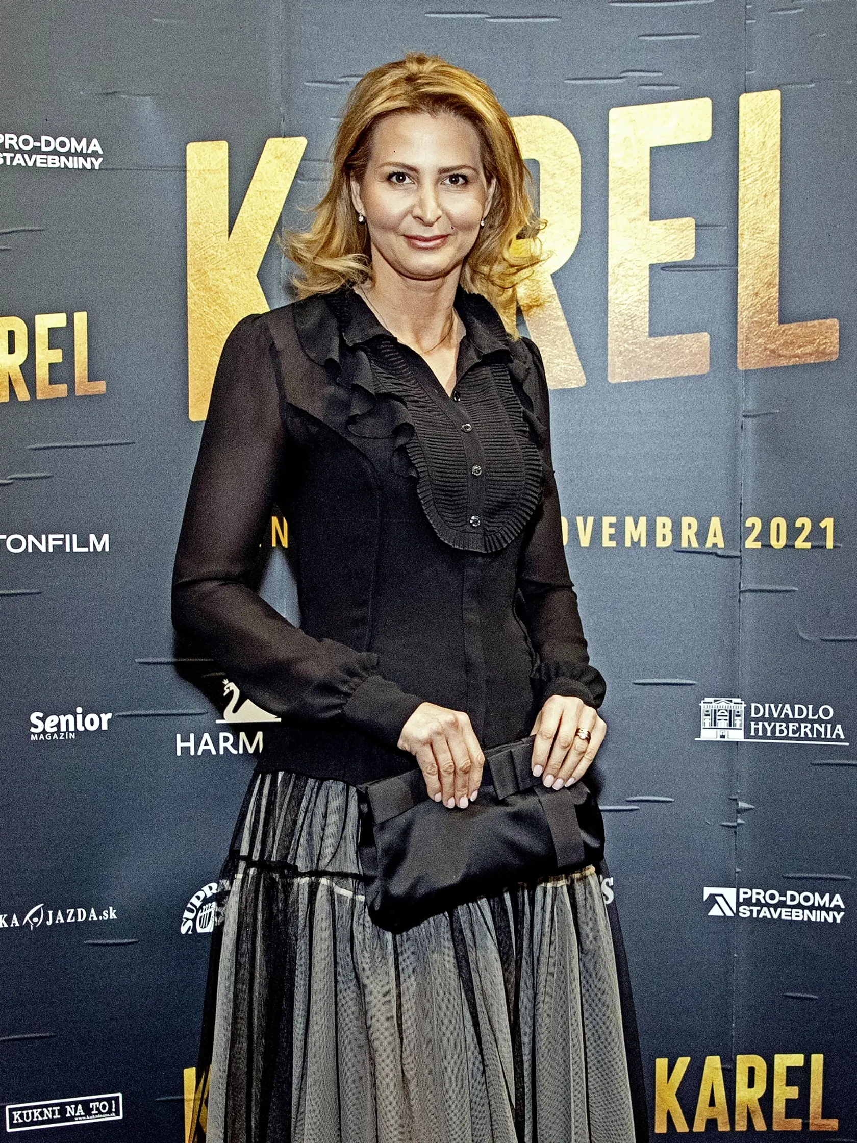Nenahraditeľný. Už niekoľko dní pred smutným výročím bol hrob 42-násobného zlatého slávika obsypaný kvetmi. Vdova Ivana prispela aj na vodu.