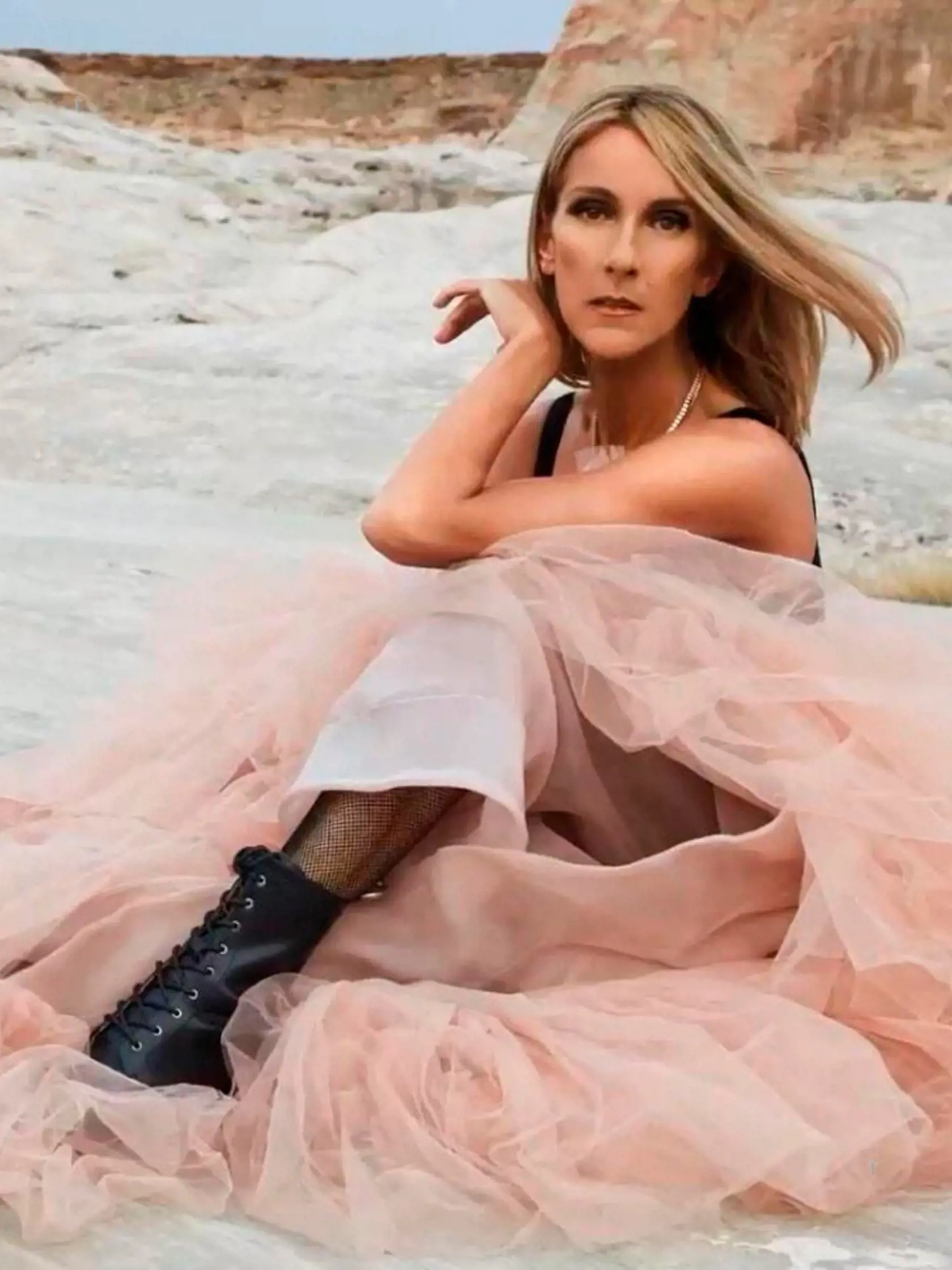 Známa herečka Céline Dion má tri deti, posledné dvojičky sa narodili vďaka umelému oplodneniu. Ešte predtým však jedno dieťa potratila. Keď hovorila o tejto skúsenosti, povedala: „Lekári mi oznámili, že som tehotná. O pár dní na to mne a môjmu manželovi povedali, že už tehotná nie som. Bolo to ako na hojdačke. Mala som potrat, no nikdy som sa nevzdala, hoci to bolo fyzicky aj emocionálne vyčerpávajúce.“
