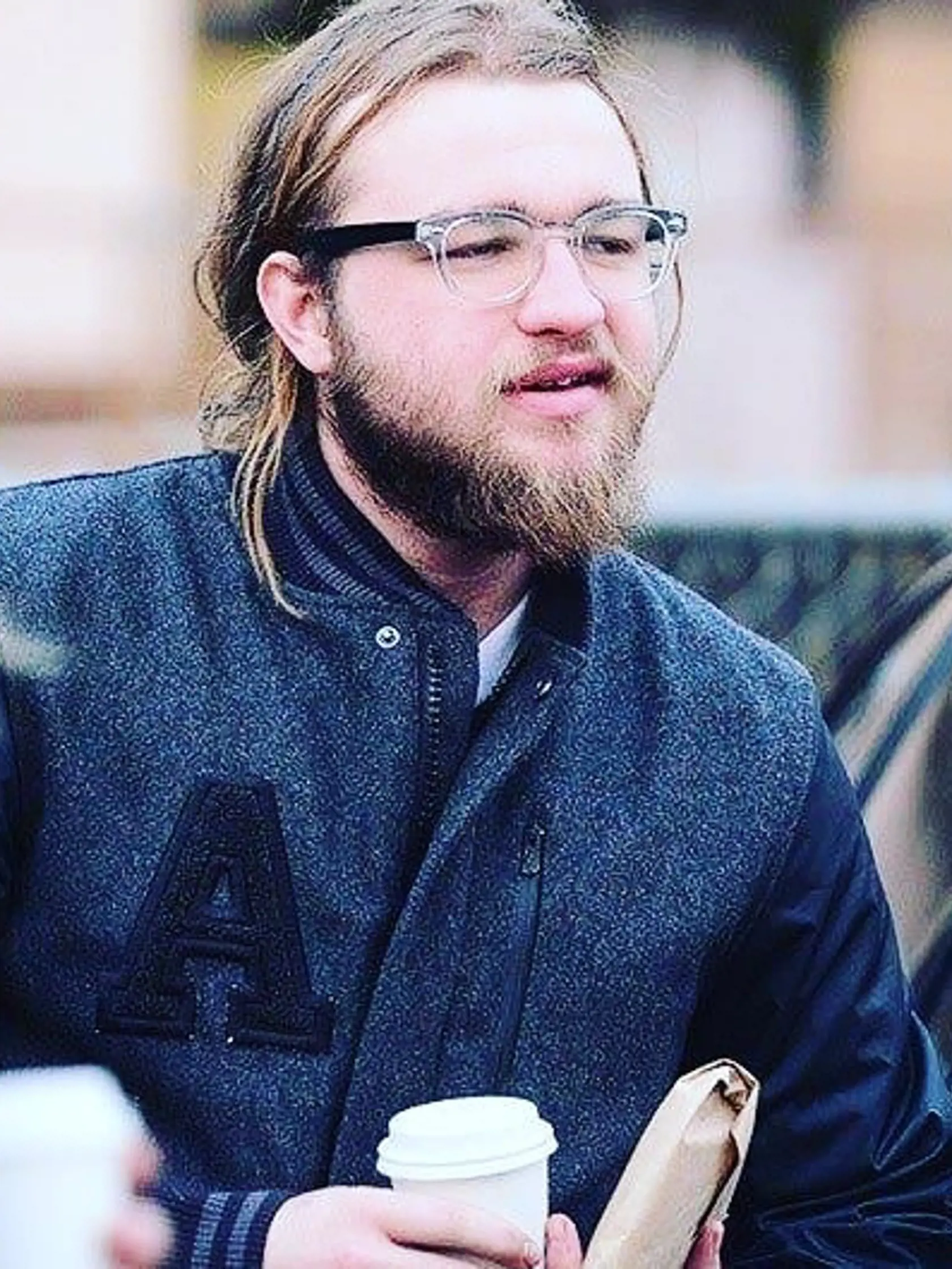 Angus T. Jones je členom sekty.