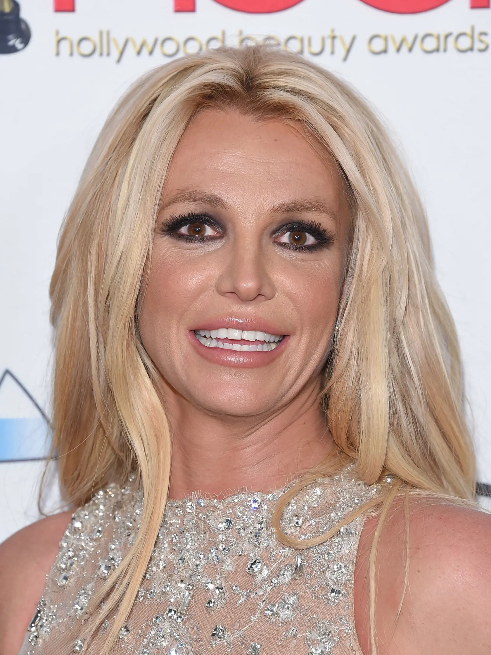 Kontroverzná hviezda Britney Spears, ktorá si za posledné roky prešla náročným osobným obdobím, ako aj následným sobášom a rozvodom, sa rozhodla prehovoriť o svojom pití a zneužití.