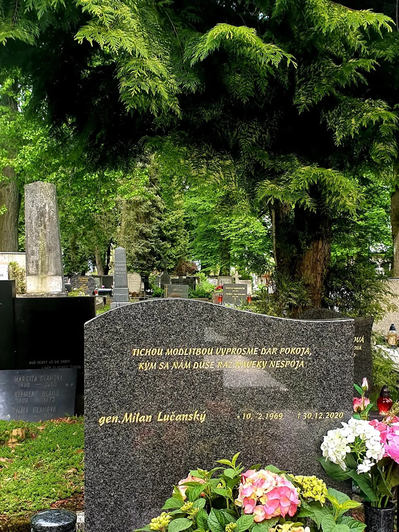 Hrob nebohého Milana Lučanského.
