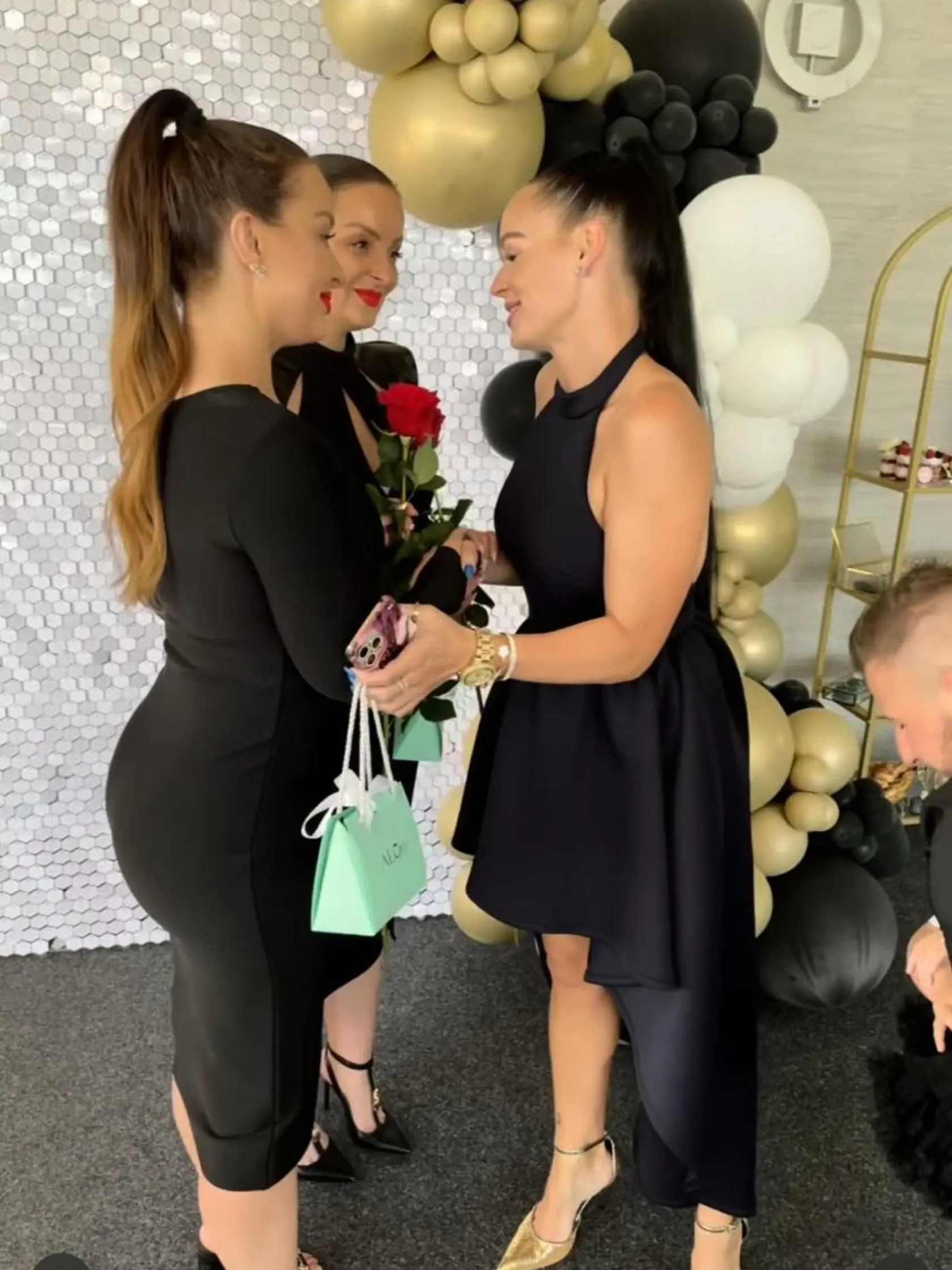 Twiinsky Daniela a Veronika Nízlové oslávili 38 rokov. Na párty bolo riadne veselo.