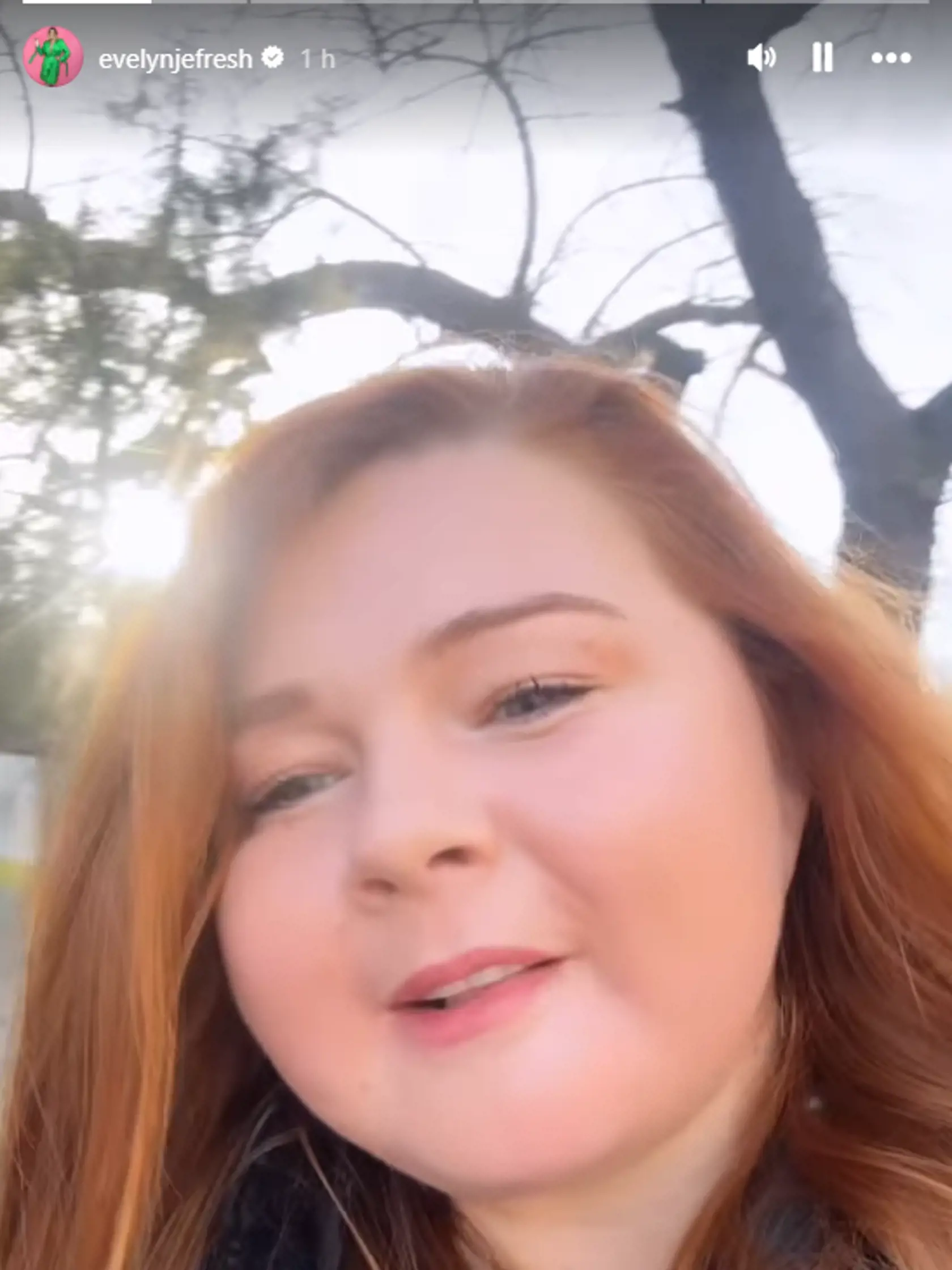 Evelyn robí rozprávanie problémy aj mesiac po operácii čeľuste.