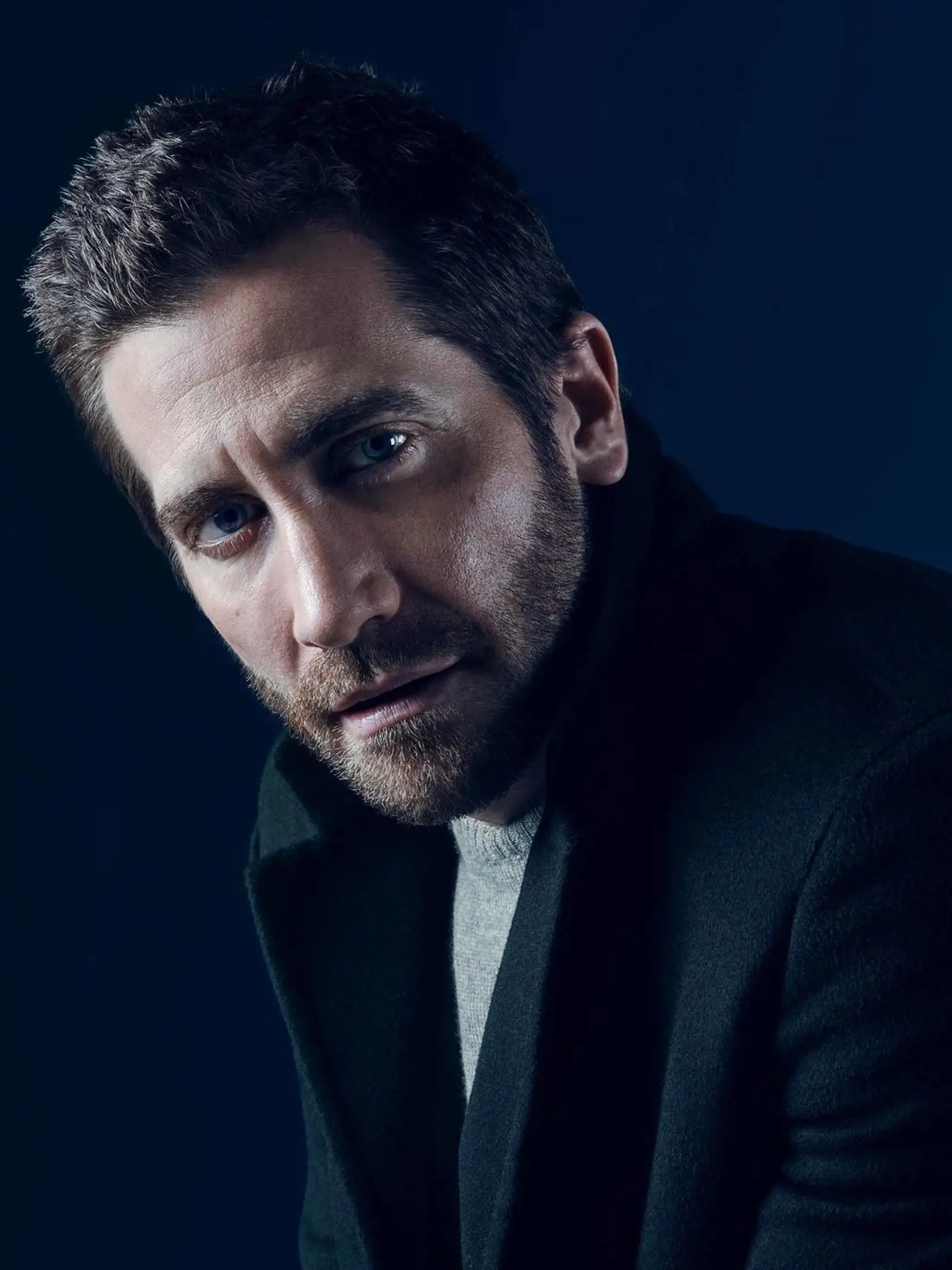 "Použila vankúšovú metódu," prezradil Gyllenhaal. "Bolo to také preventívne opatrenie a používali sme to vtedy, keď sme boli vo filme v horizontálnej polohe," povedal s tým, že ak si dobre pamätá, bol to návrh herečky.