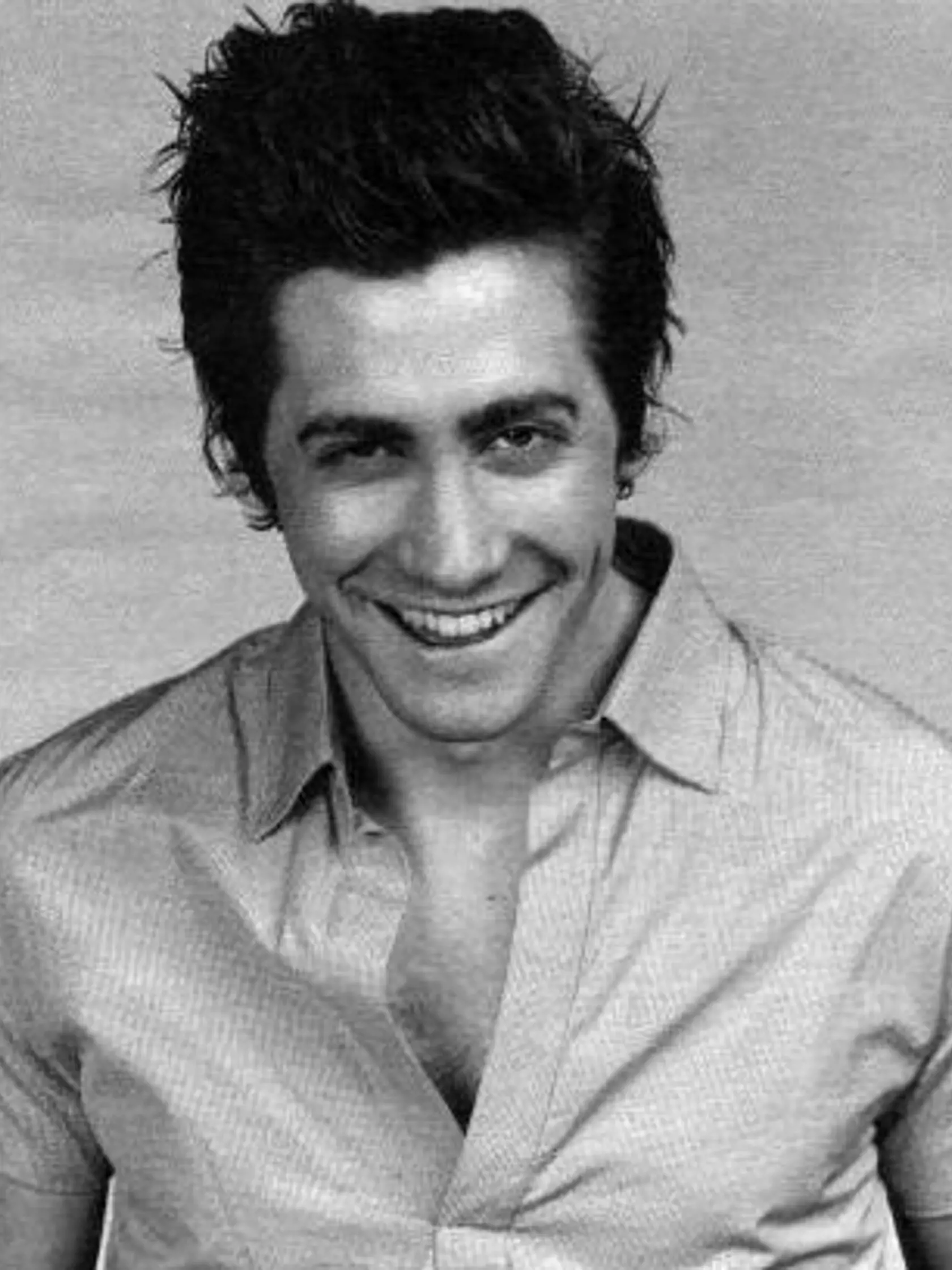 Celú situáciu však skomplikoval fakt, že Gyllenhaal bol v tom čase bláznivo zamilovaný do Aniston! "Je to zvláštne, ale milostné scény sú trápne, pretože ich sleduje 30, 50 ľudí. To ma nevzrušuje. Je to zvláštne mechanické,“ doplnil svoju odpoveď herec. Tieto milostné scény prirovnal k bojovým, vraj ide o akýsi tanec, choreografiu pred kamerou.