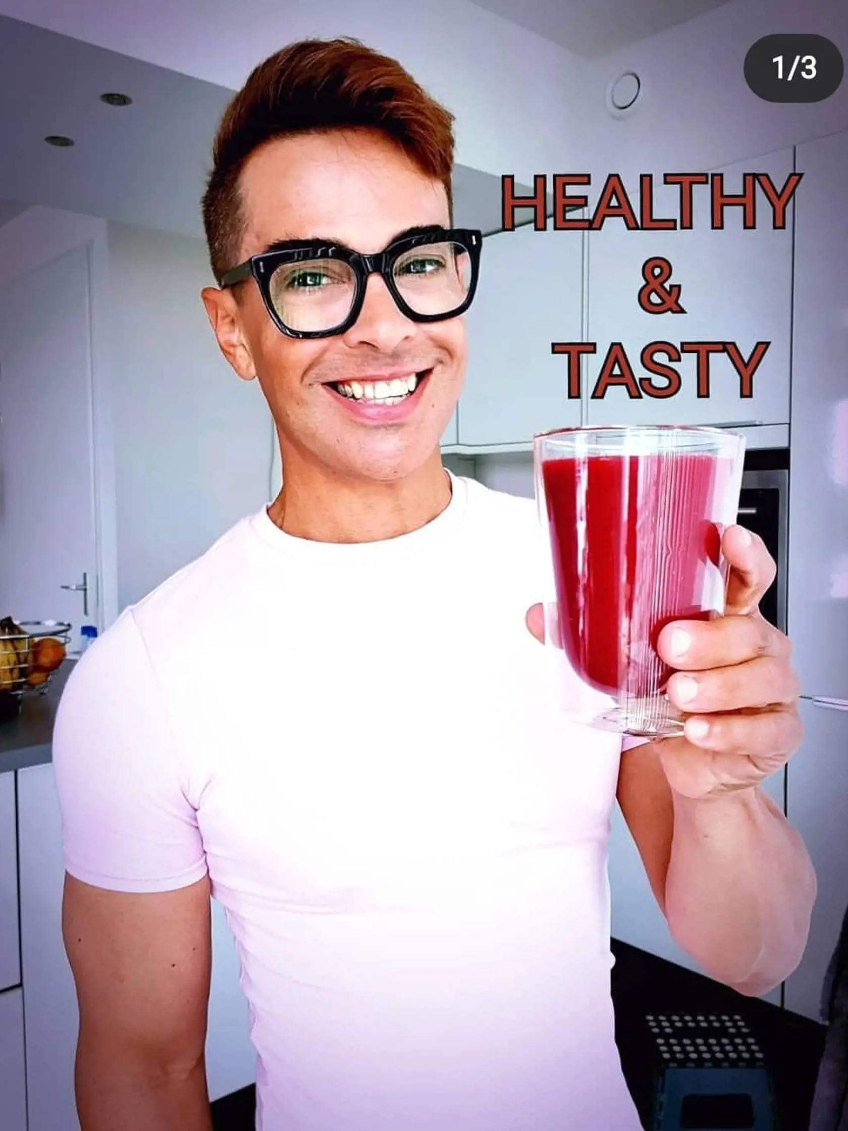 Na snímke je influencer Edson Brandao.