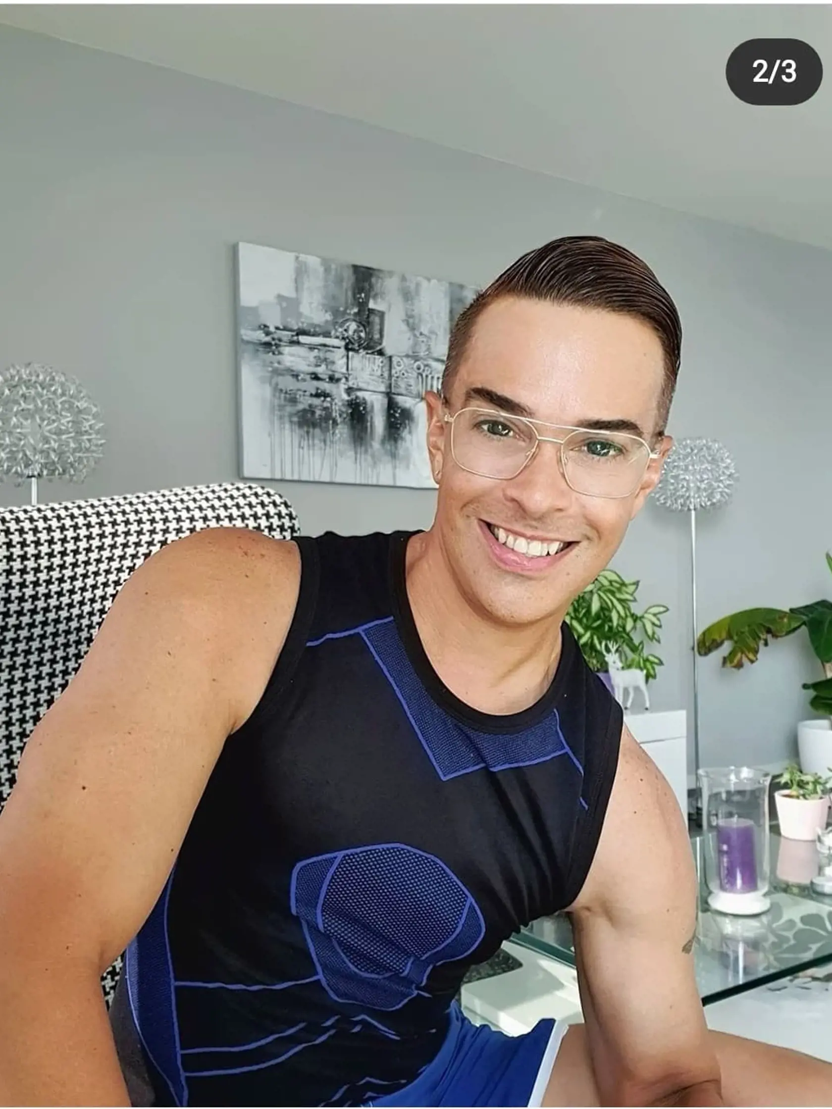 Na snímke je influencer Edson Brandao.