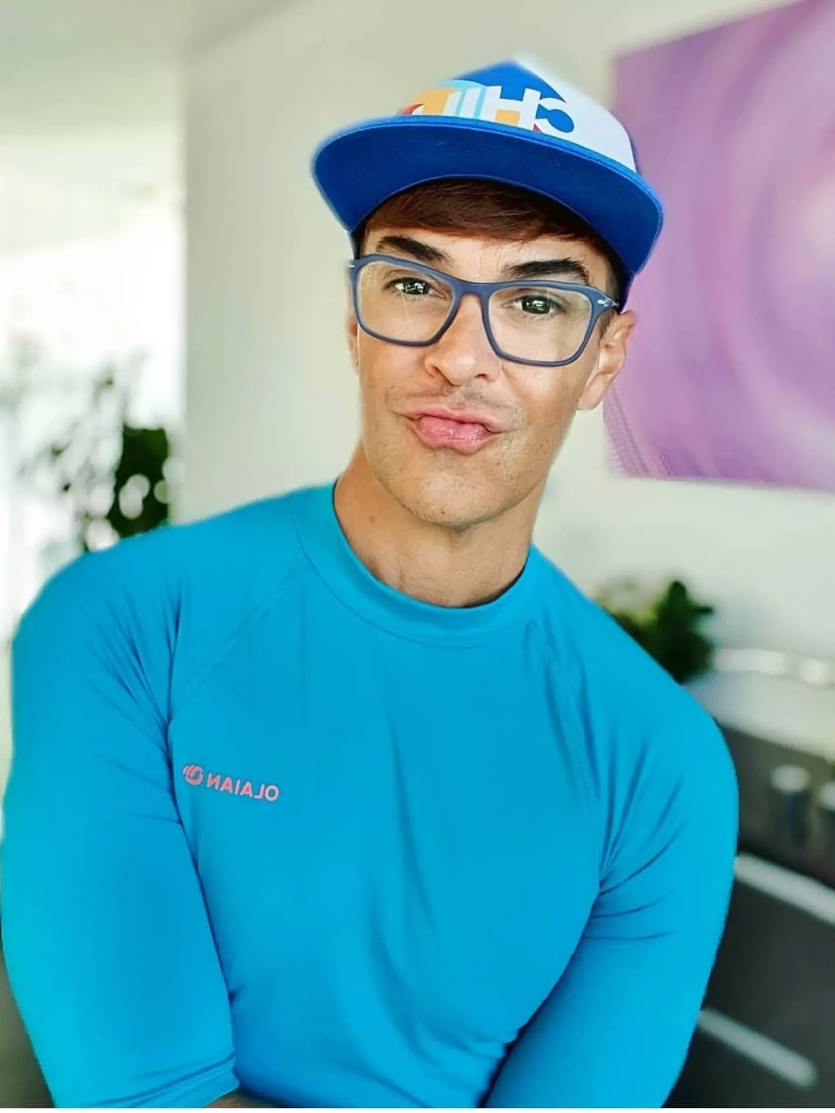 Na snímke je influencer Edson Brandao.