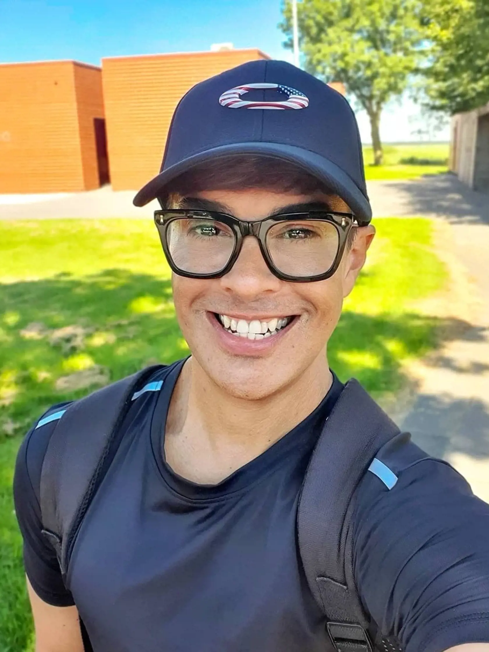 Na snímke je influencer Edson Brandao.