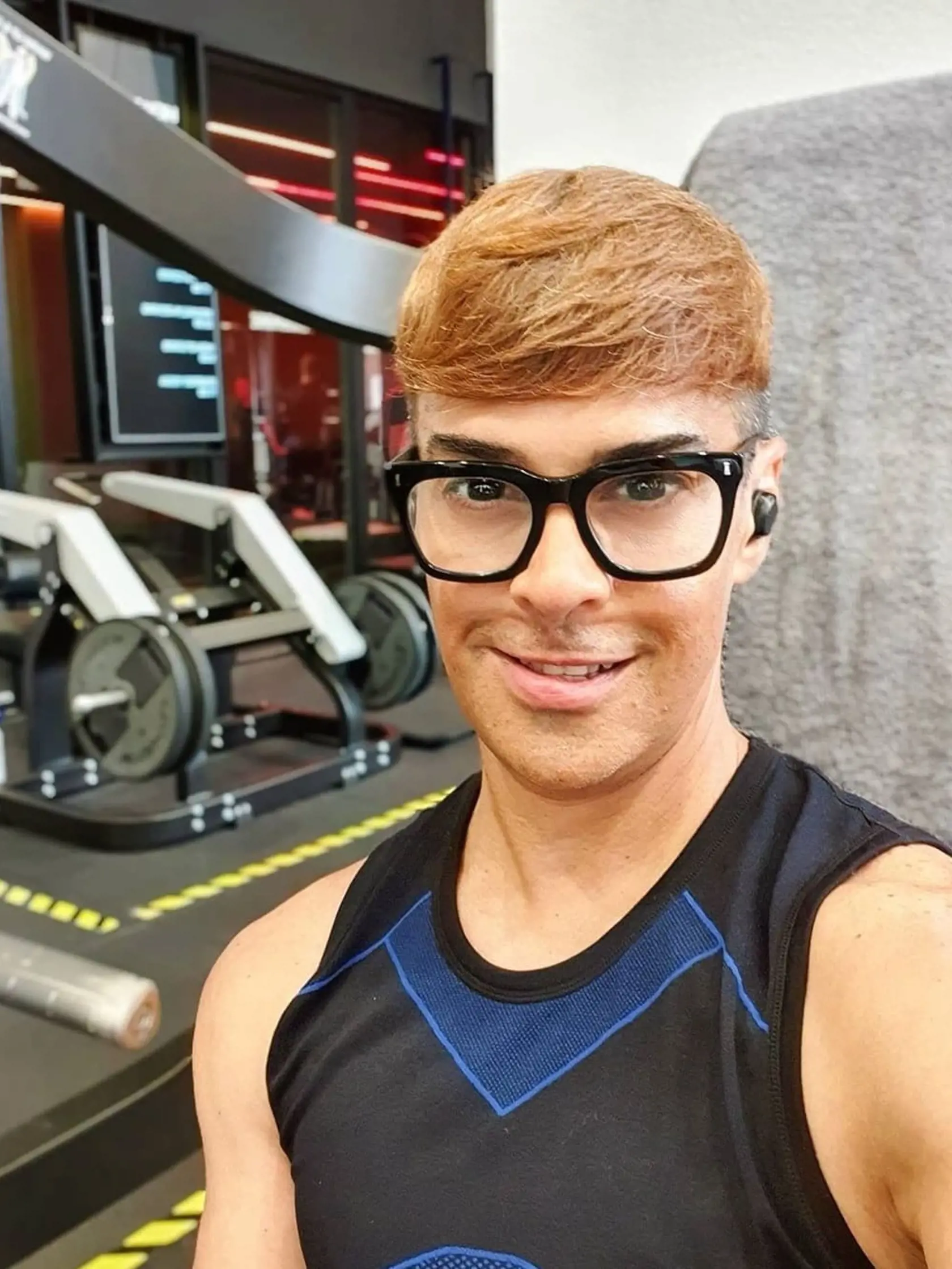 Na snímke je influencer Edson Brandao.