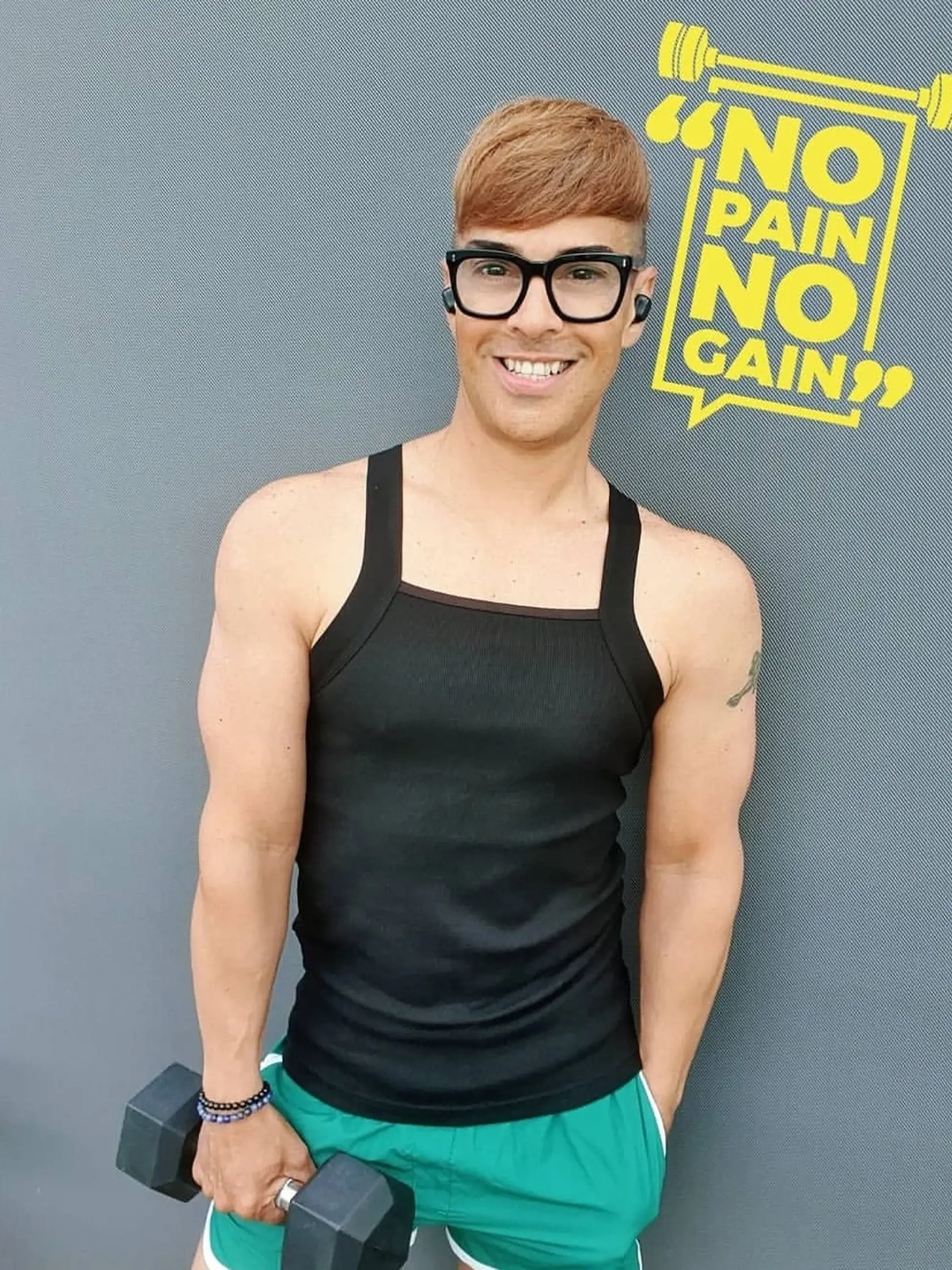 Na snímke je influencer Edson Brandao.