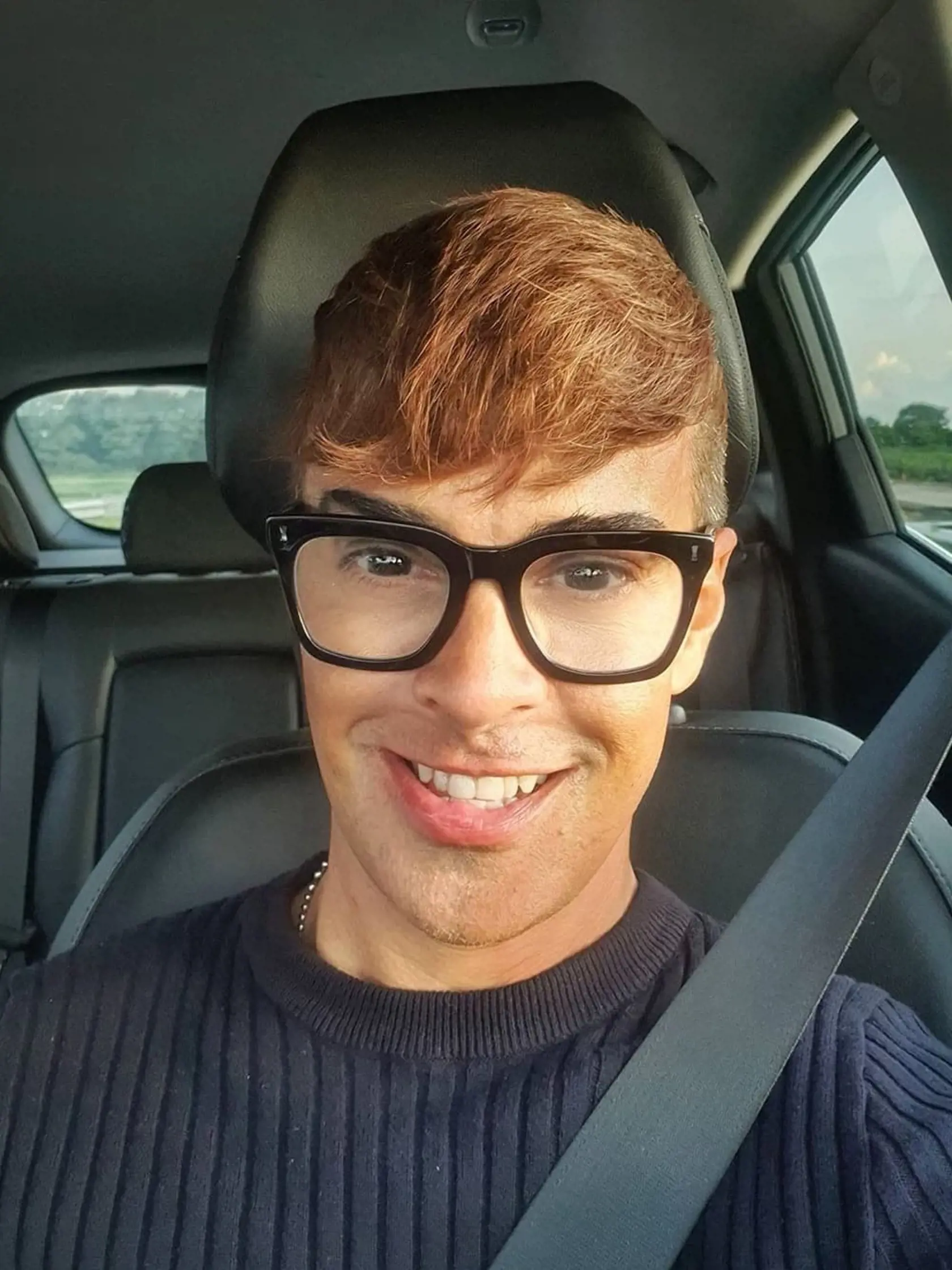 Na snímke je influencer Edson Brandao.
