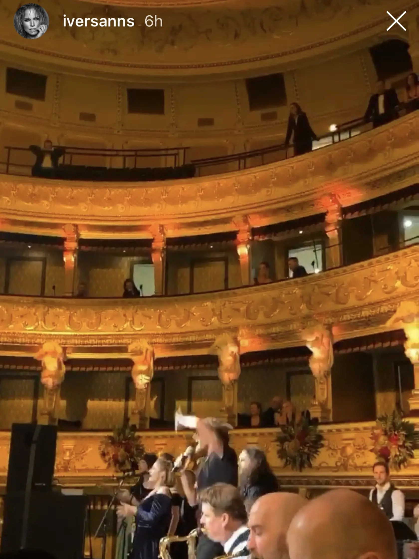 Pozrite si súkromné zábery prominentných hostí, ktorí sa zabávali na dobročinnom Plese v opere.