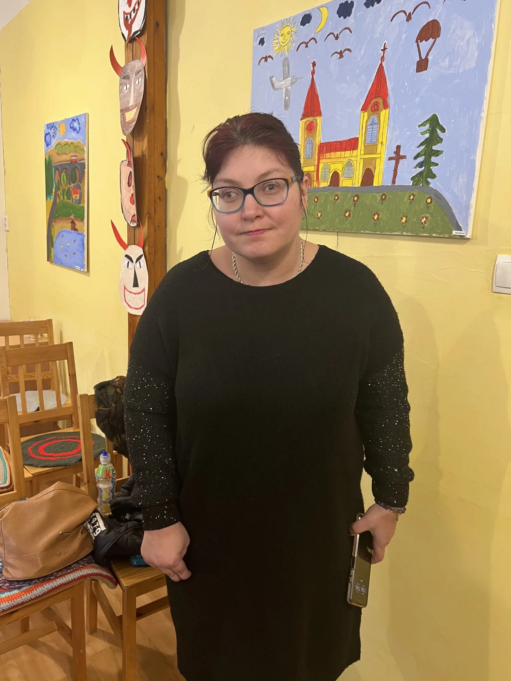 Divadlo jej prináša radosť, ale aj pocit prijatia. „Je úžasné, že sa nám tu takto venujú. Teší ma, že aj na Slovensku sa zdravotne znevýhodnení dostávajú viac do popredia,“ povedala nám na mieste.