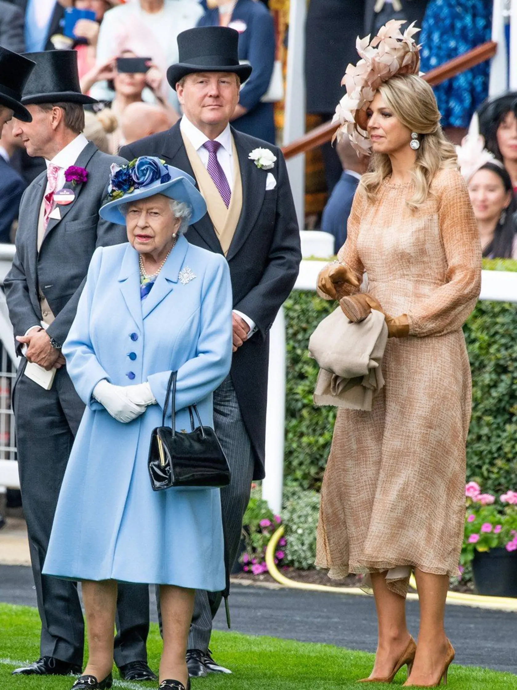 Kráľovná Alžbeta II., holandský kráľ Willem-Alexander a jeho manželka, kráľovná Maxima