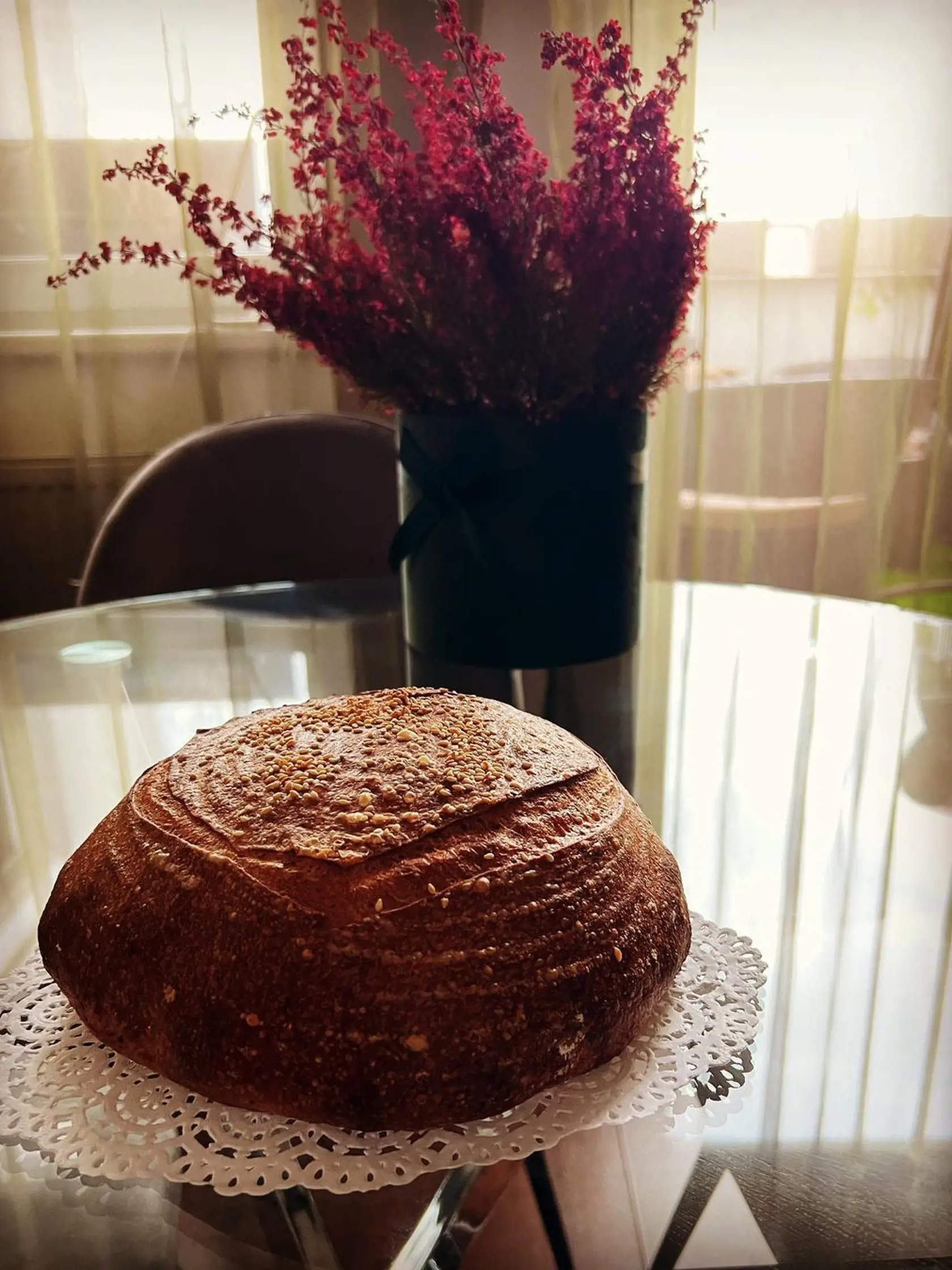 Chlieb od susedky - pochválila sa Marianna na Instagrame.